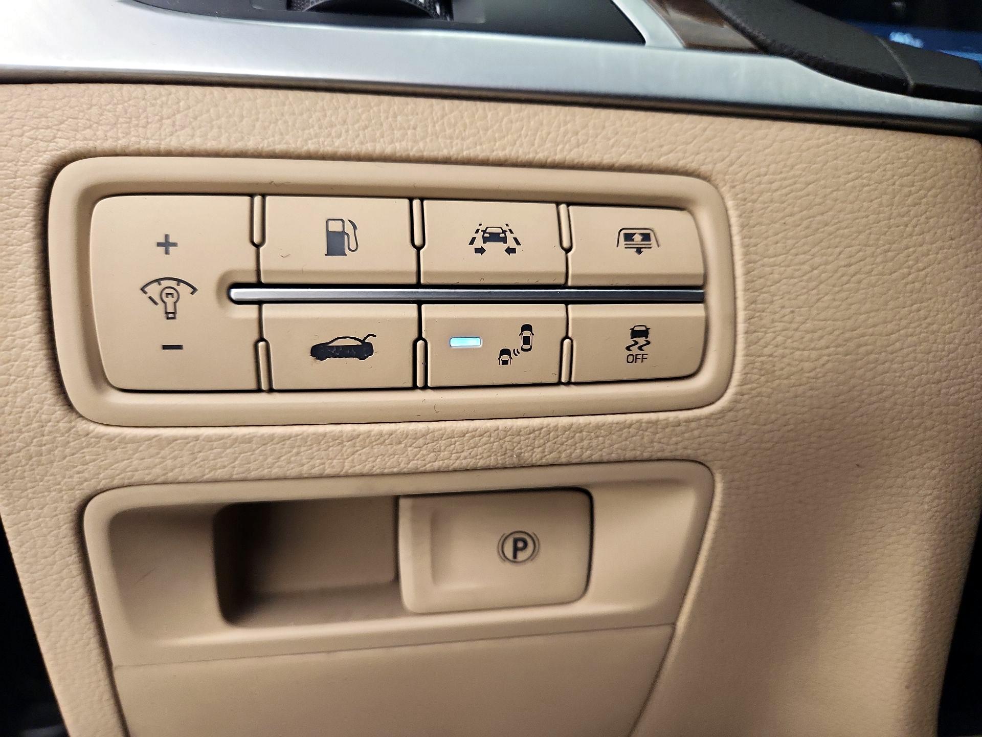 Thumbnail: 2018 Genesis G80 - 13