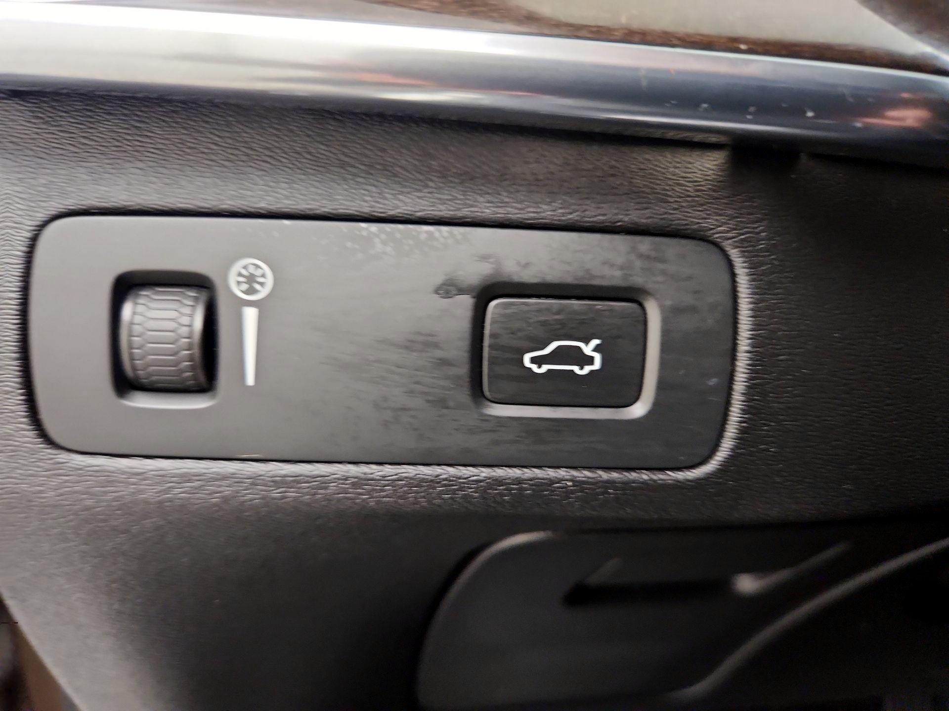 Thumbnail: 2016 Volvo XC90 - 13