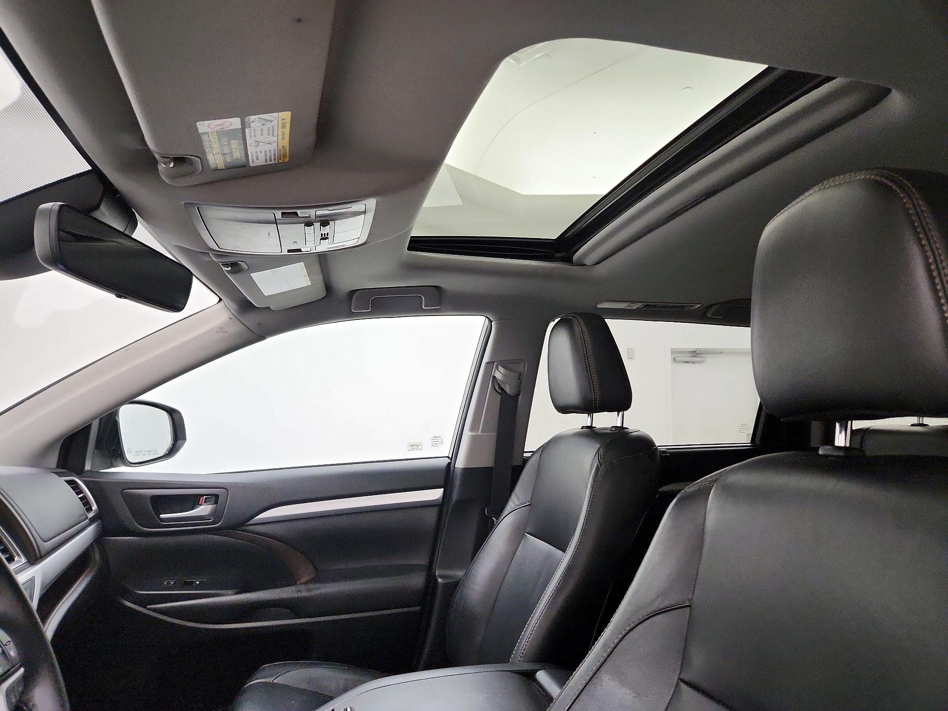 Thumbnail: 2018 Toyota Highlander - 20