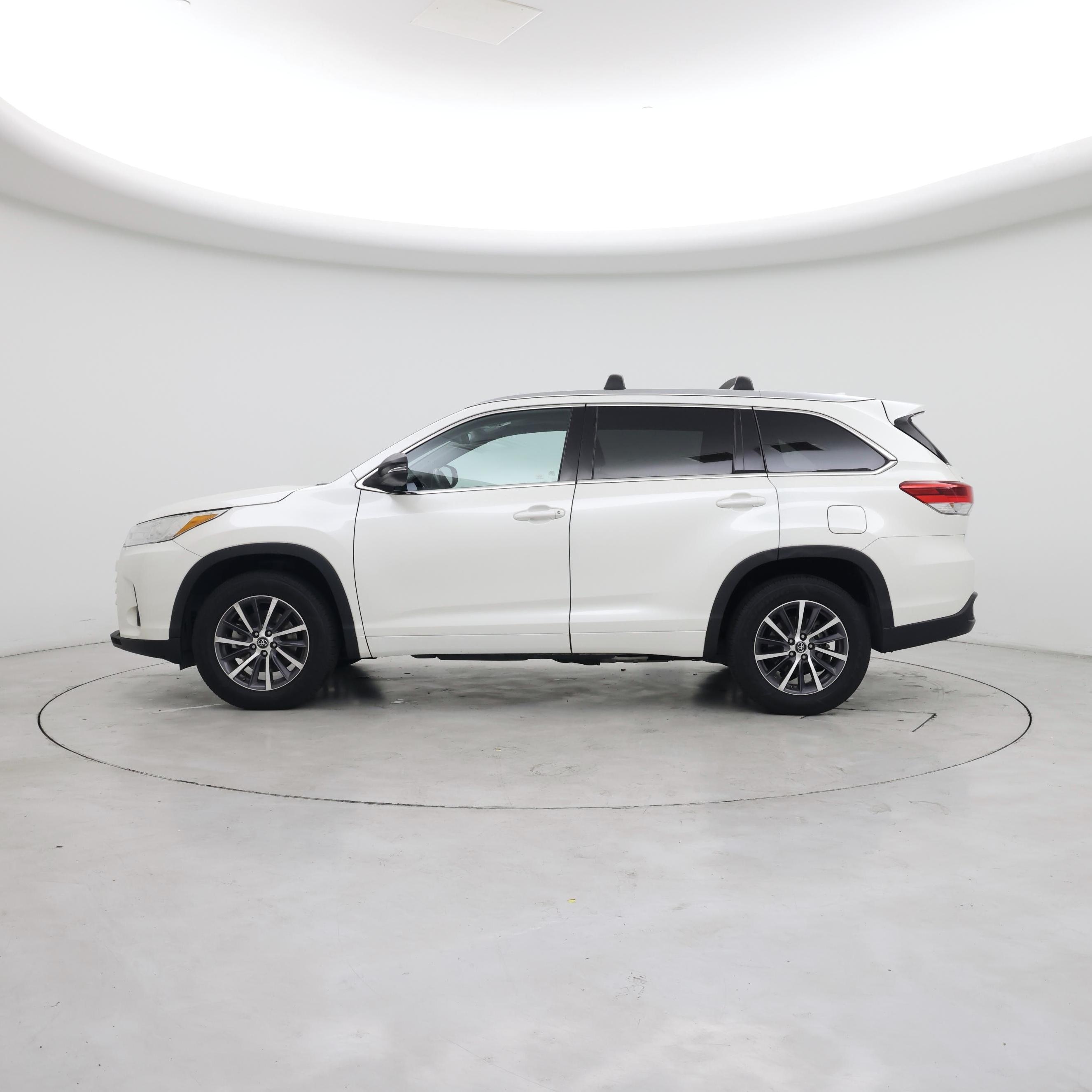 Thumbnail: 2018 Toyota Highlander - 3
