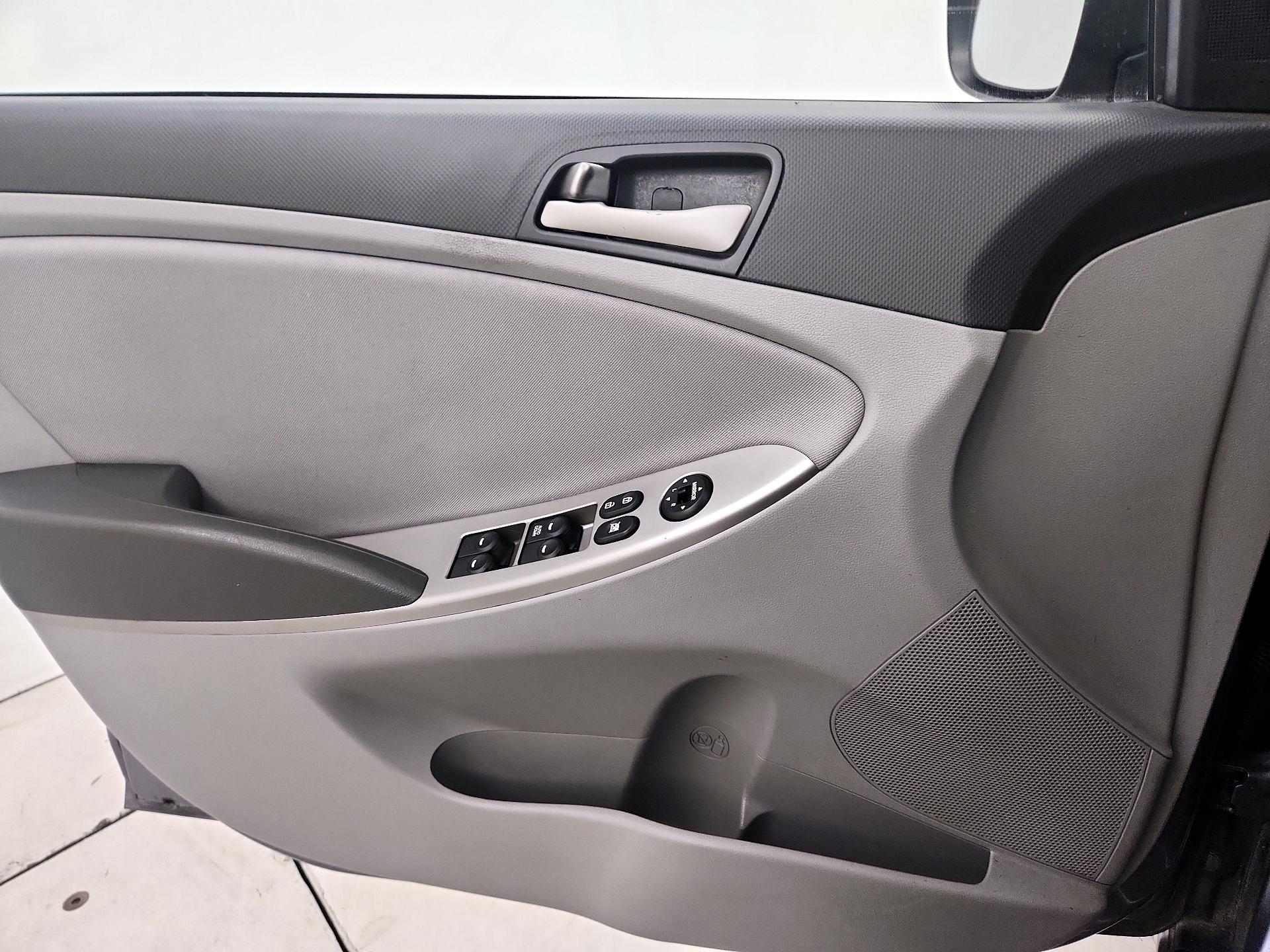 Thumbnail: 2016 Hyundai Accent - 12