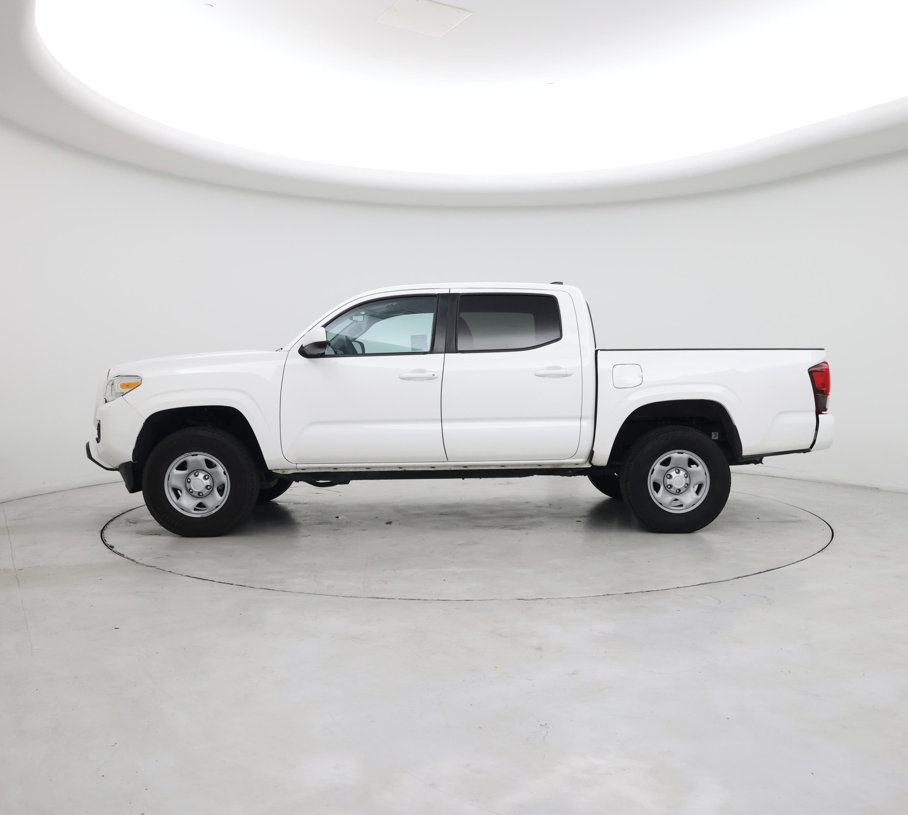 Thumbnail: 2019 Toyota Tacoma - 3