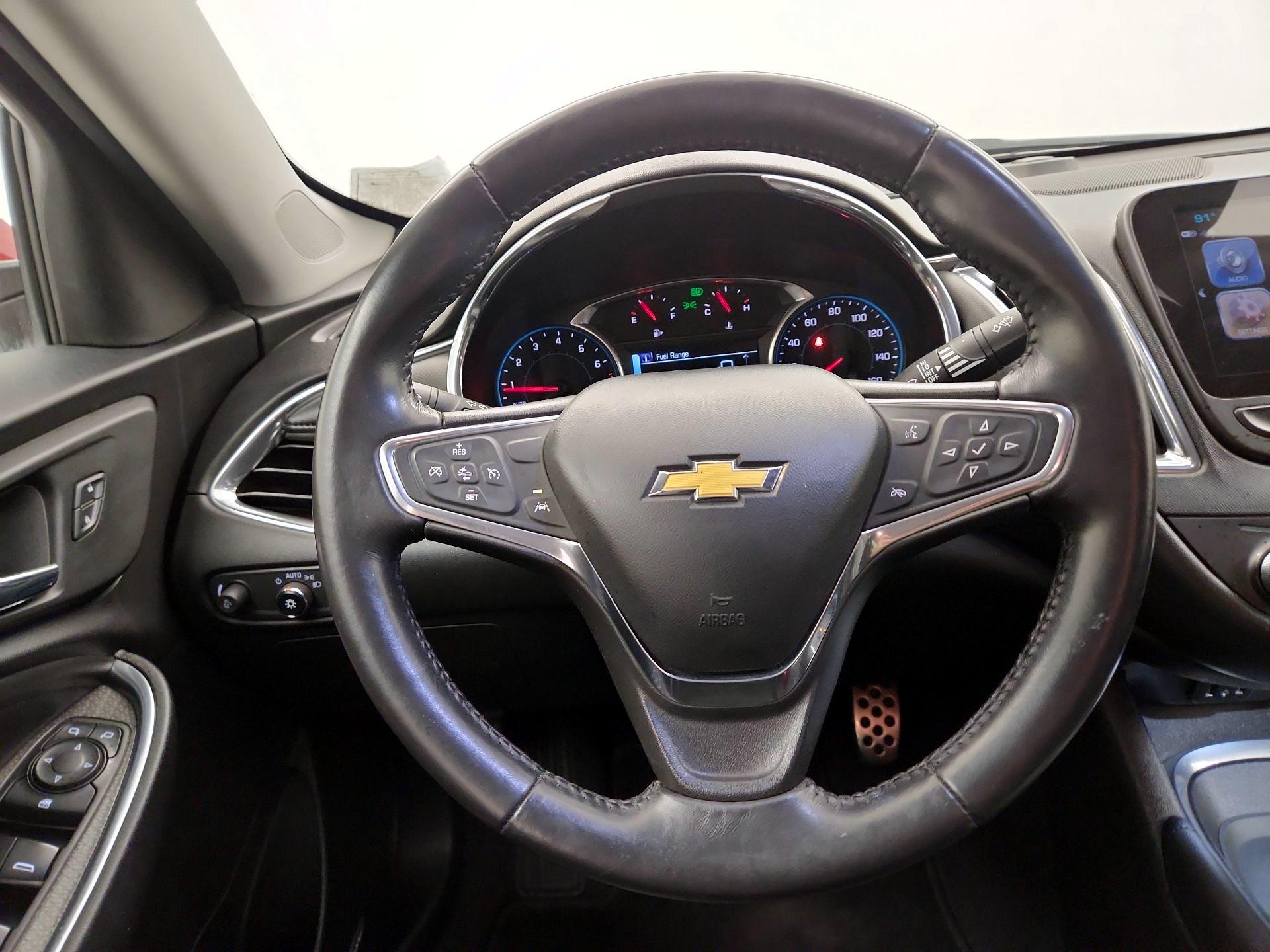 Thumbnail: 2017 Chevrolet Malibu - 10
