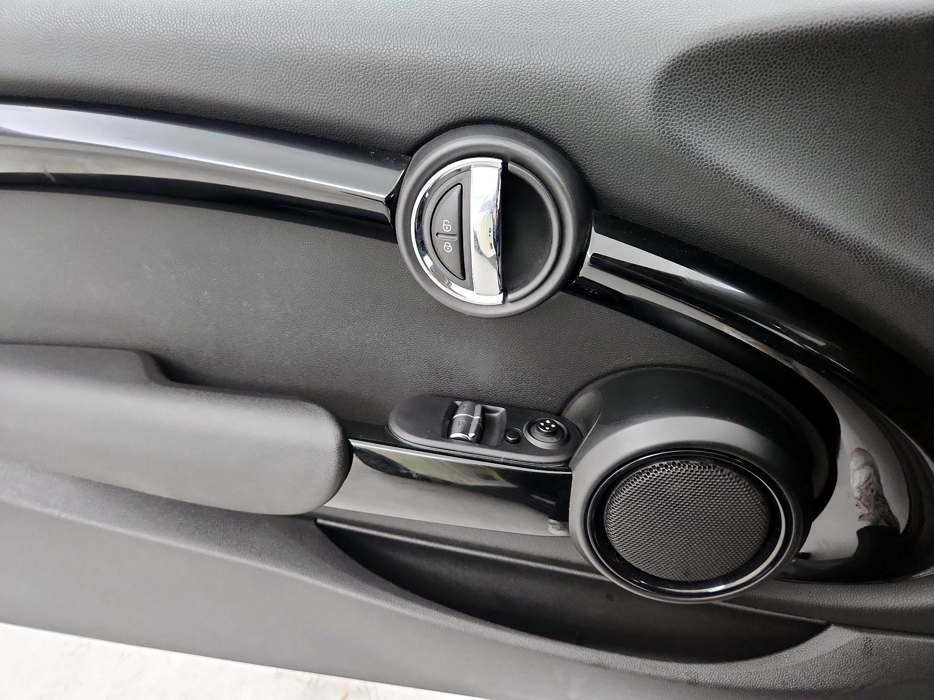 Thumbnail: 2017 MINI Cooper Hardtop - 12