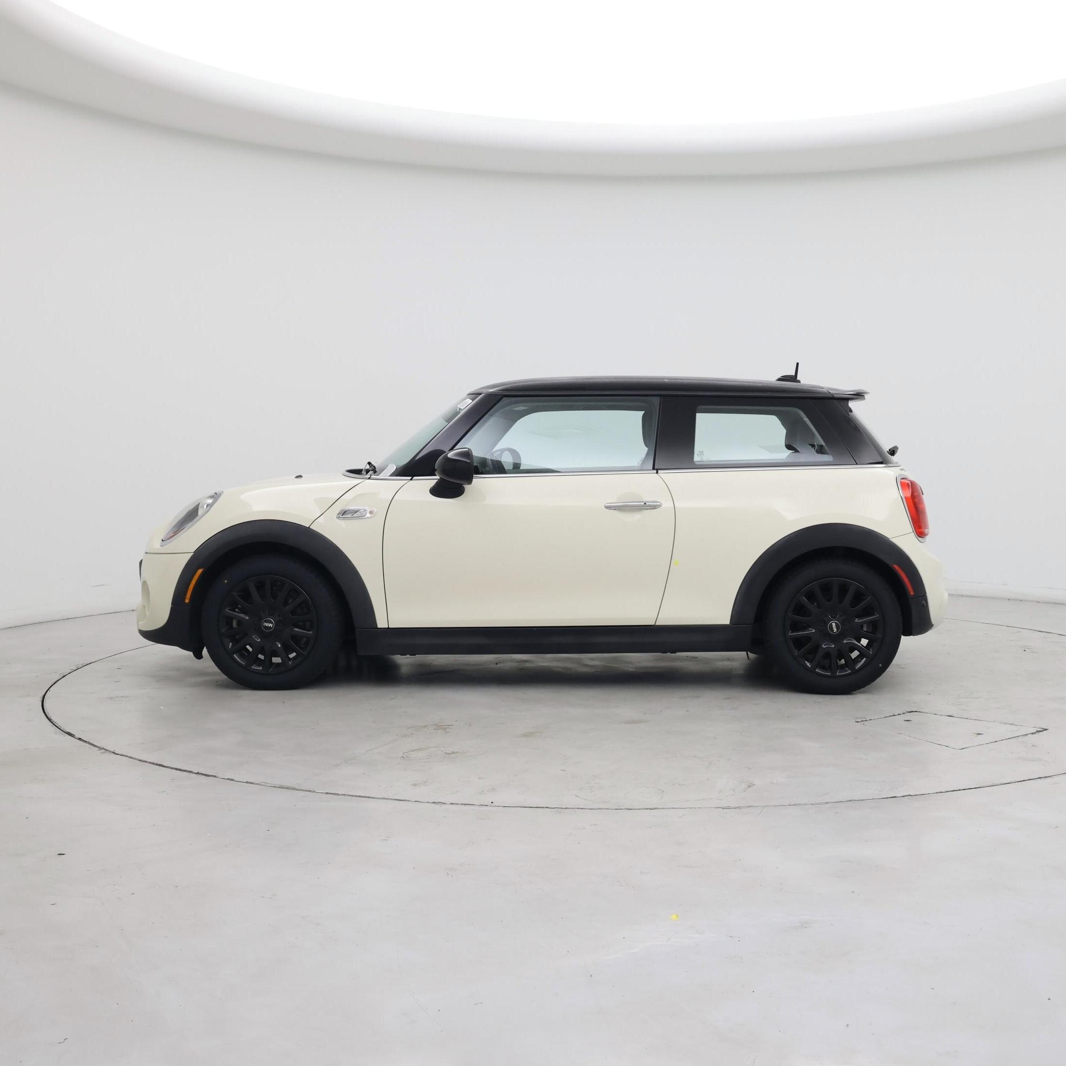 Thumbnail: 2017 MINI Cooper Hardtop - 3