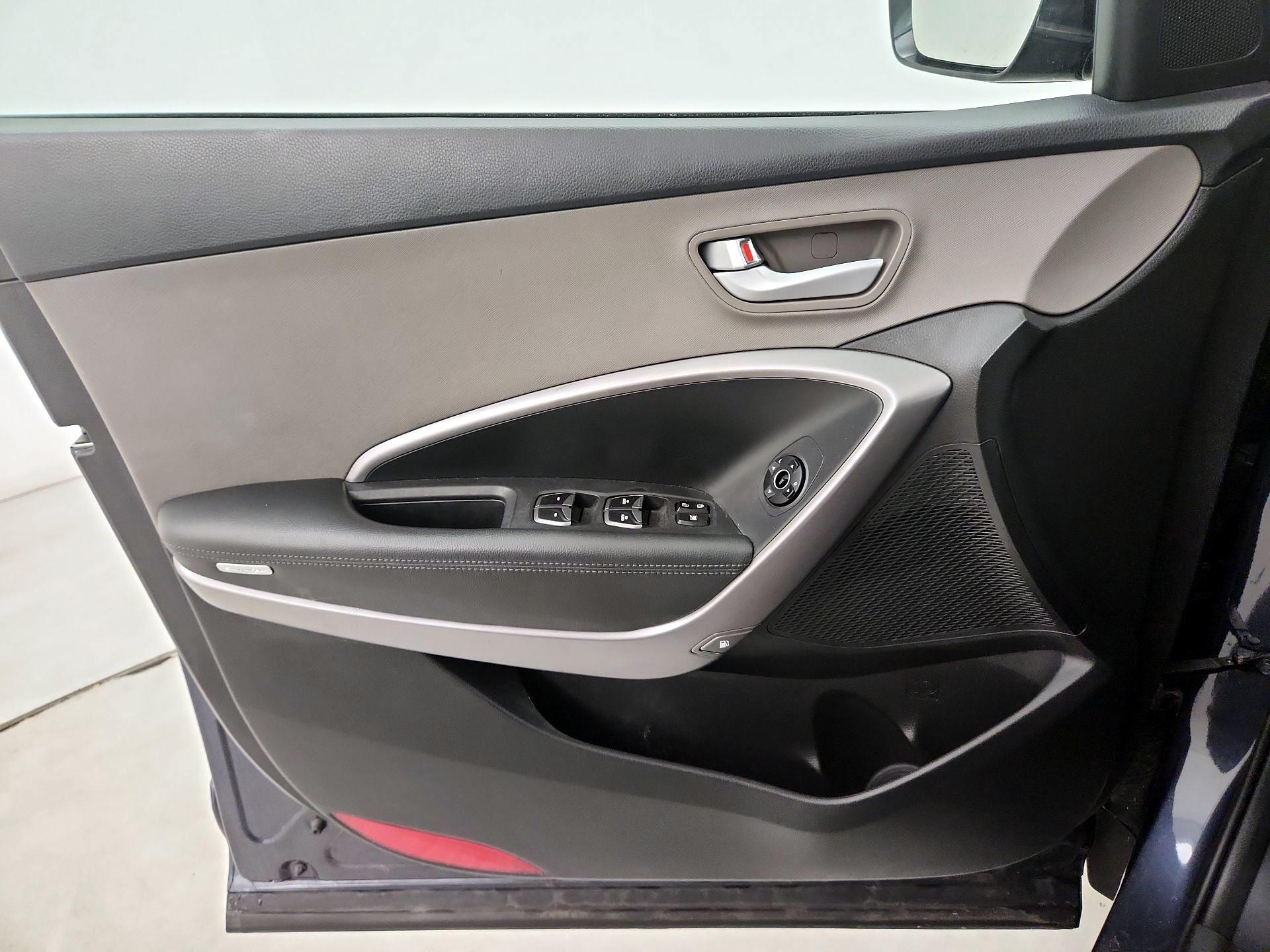 Thumbnail: 2016 Hyundai Santa Fe - 12