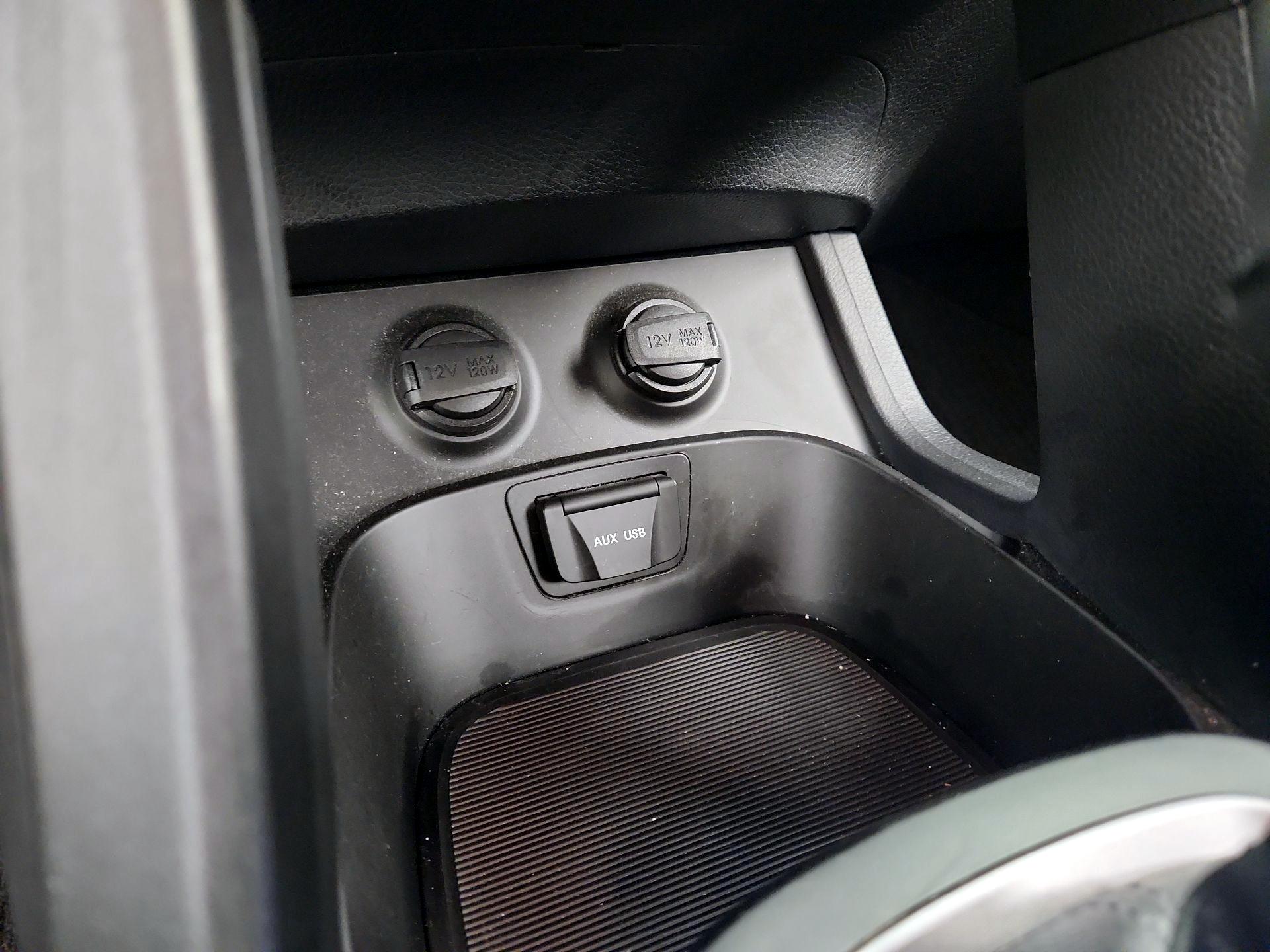 Thumbnail: 2016 Hyundai Santa Fe - 17