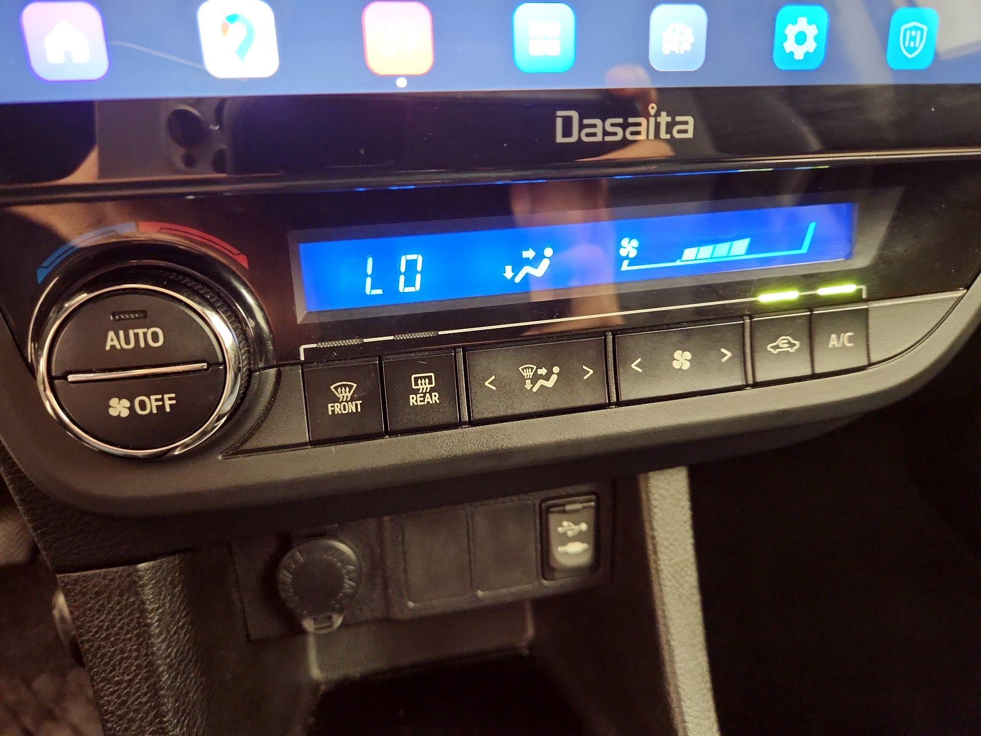 Thumbnail: 2015 Toyota Corolla - 16