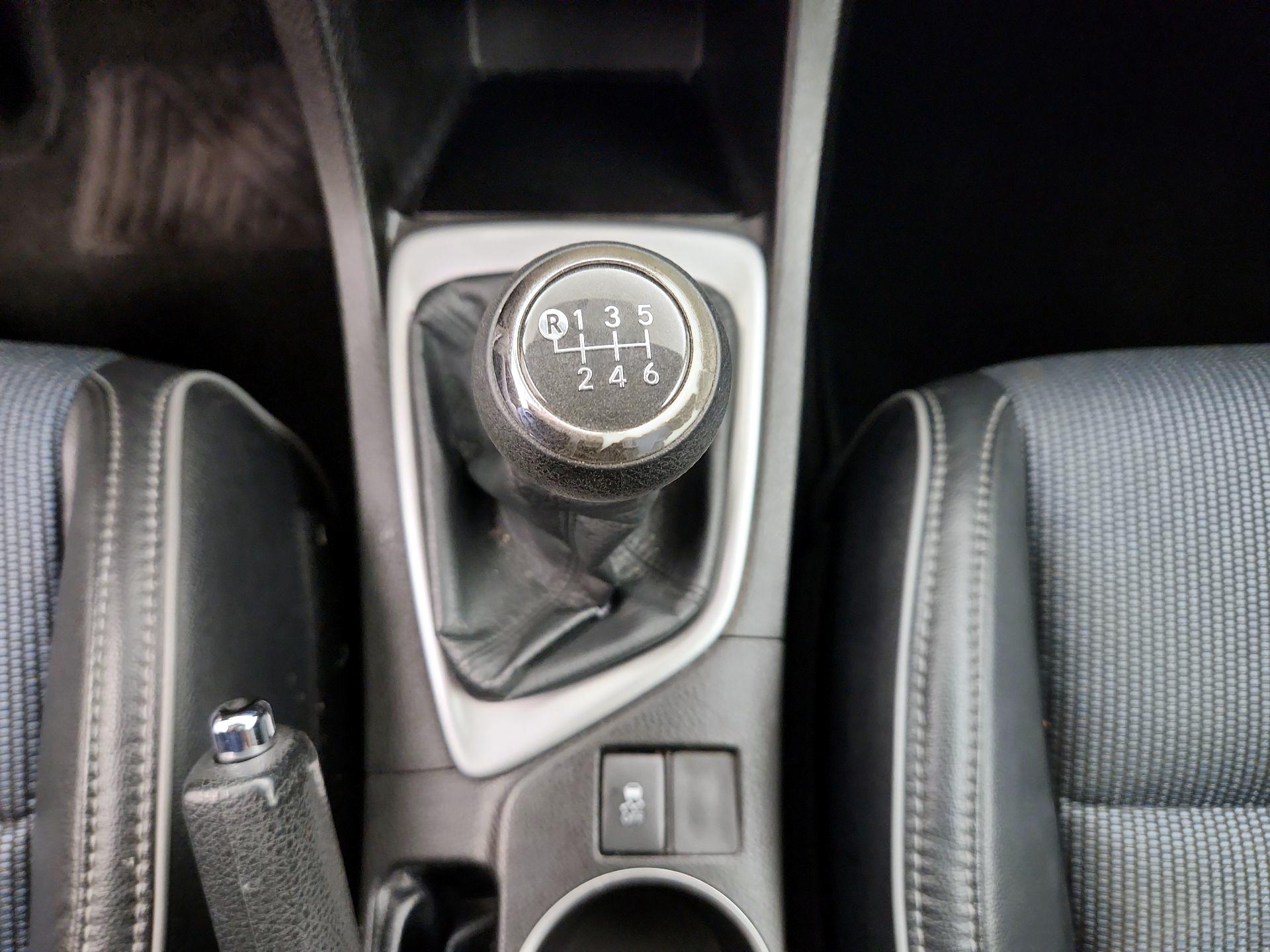 Thumbnail: 2015 Toyota Corolla - 17