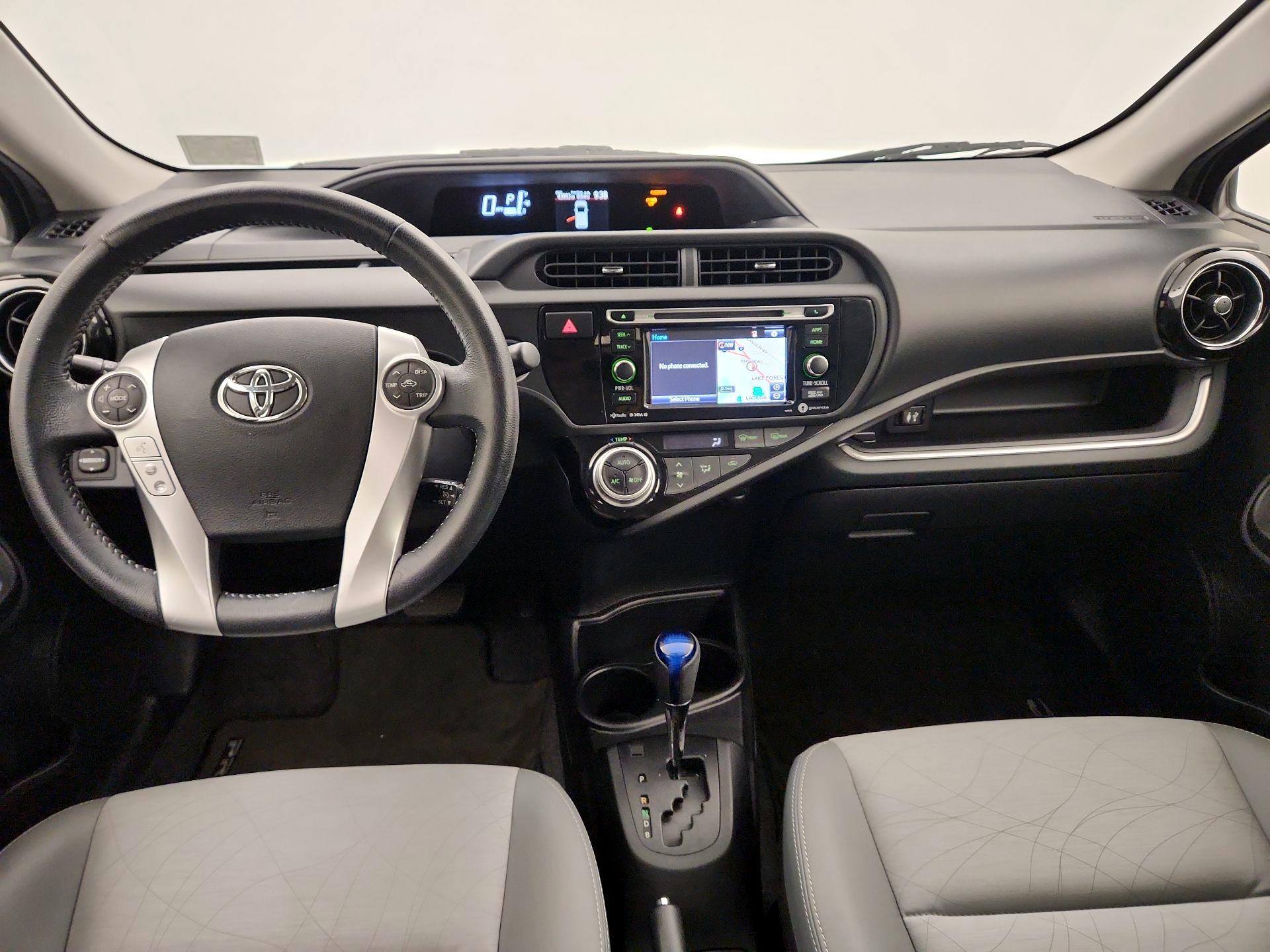 Thumbnail: 2016 Toyota Prius c - 9