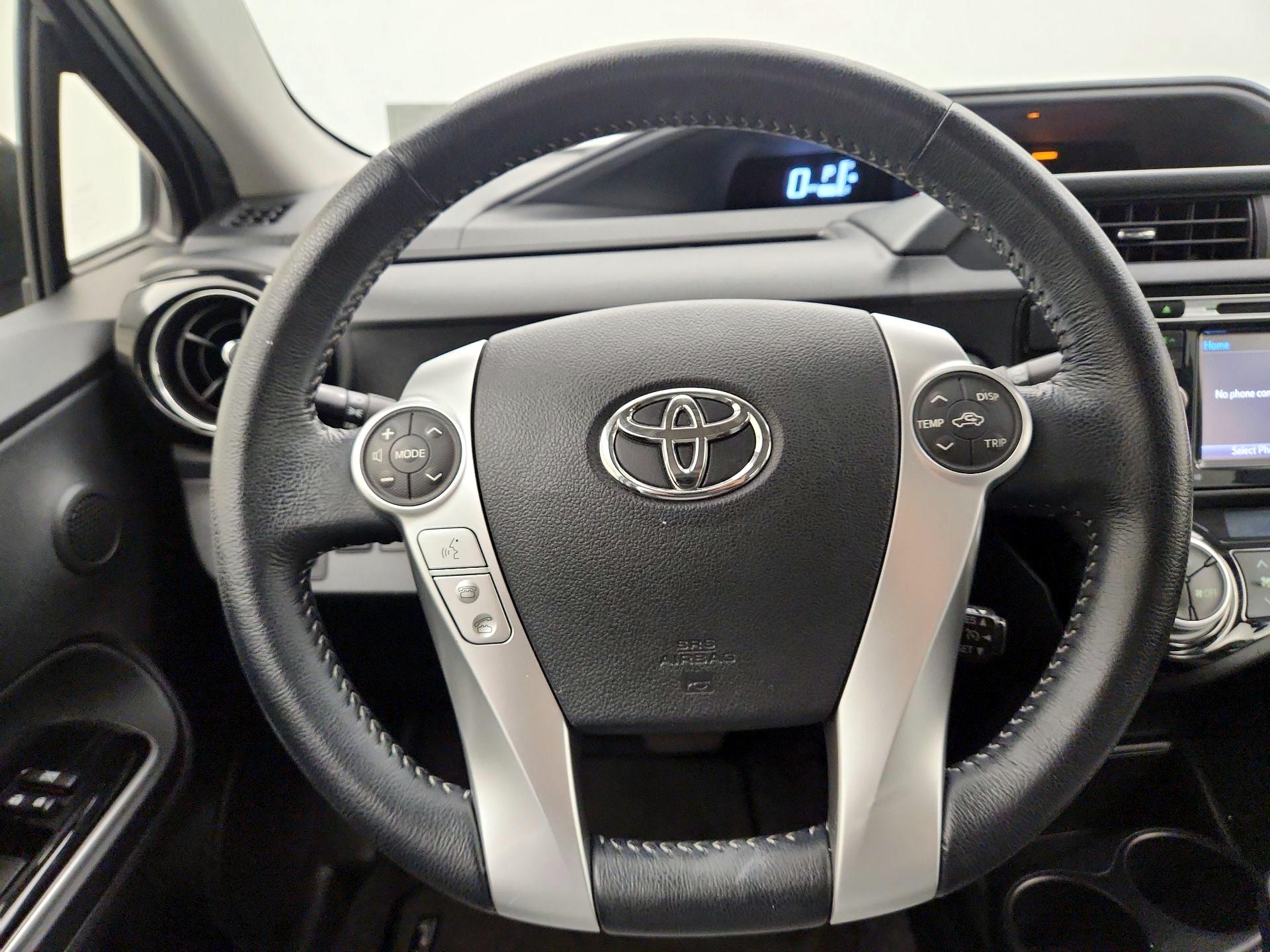 Thumbnail: 2016 Toyota Prius c - 10