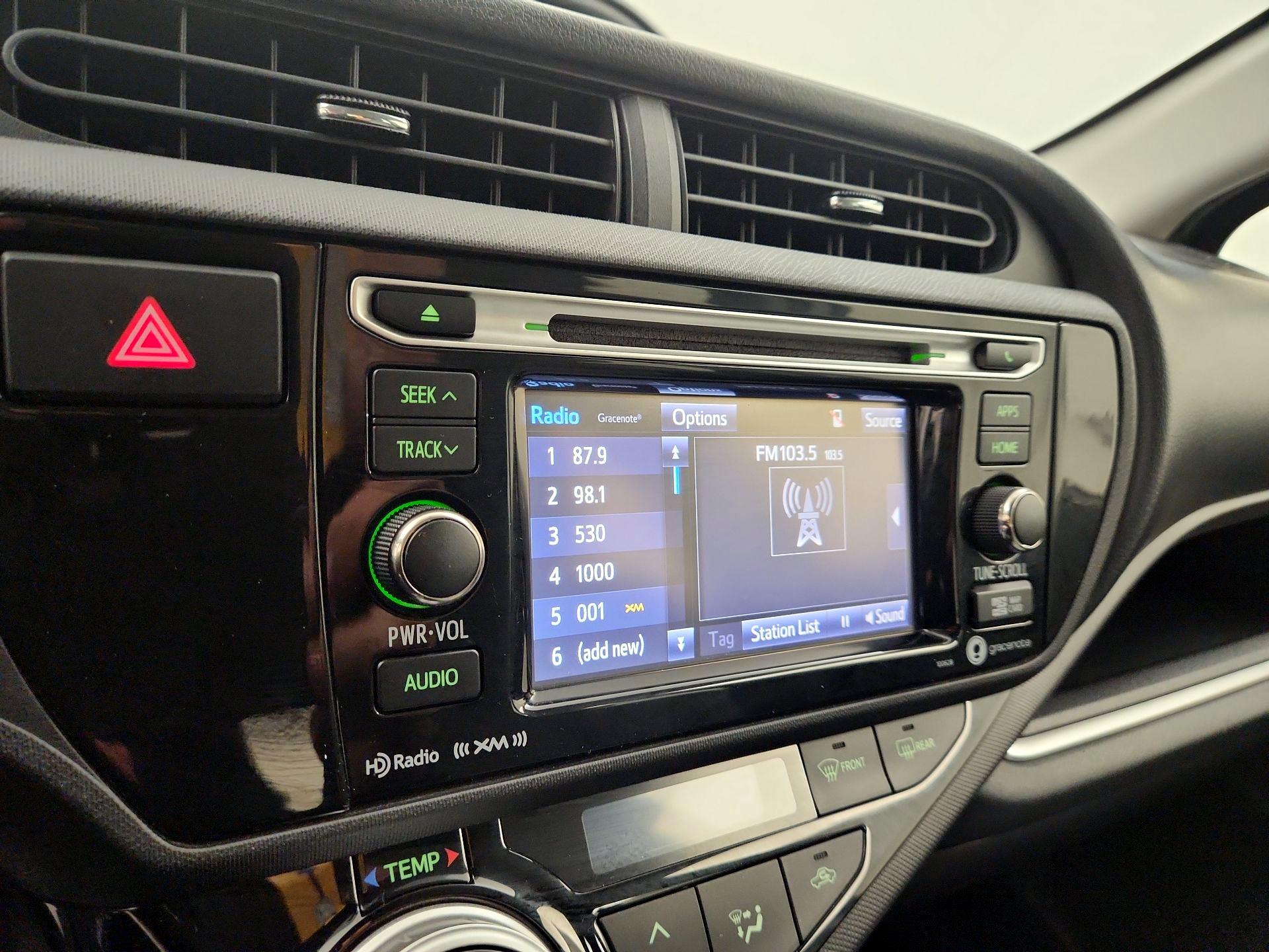 Thumbnail: 2016 Toyota Prius c - 15