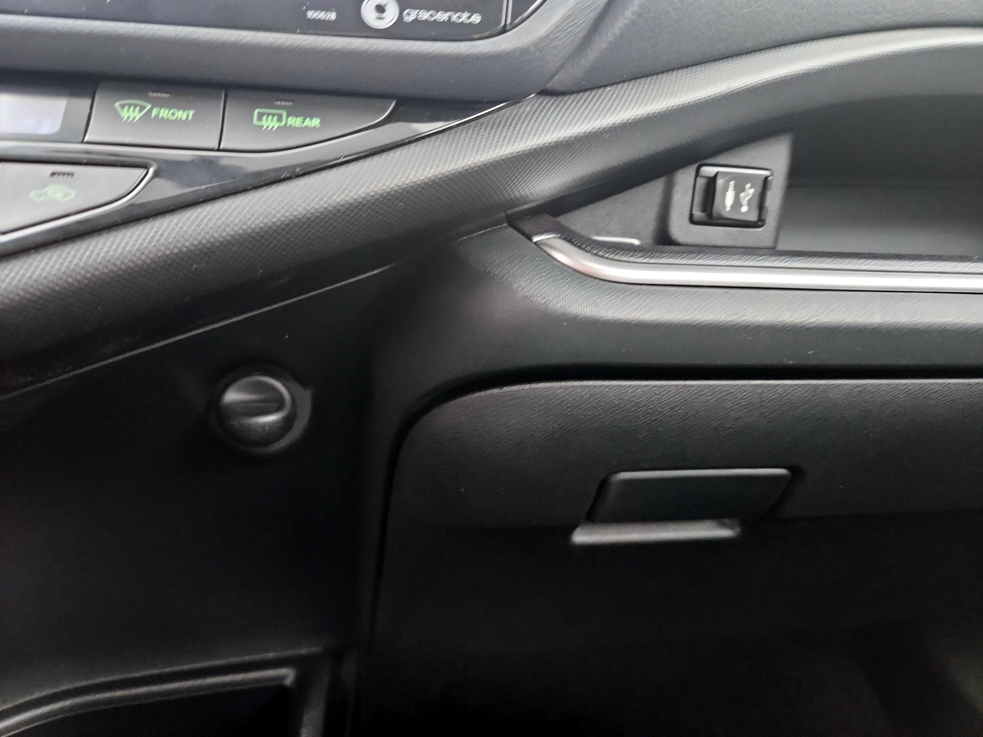 Thumbnail: 2016 Toyota Prius c - 18
