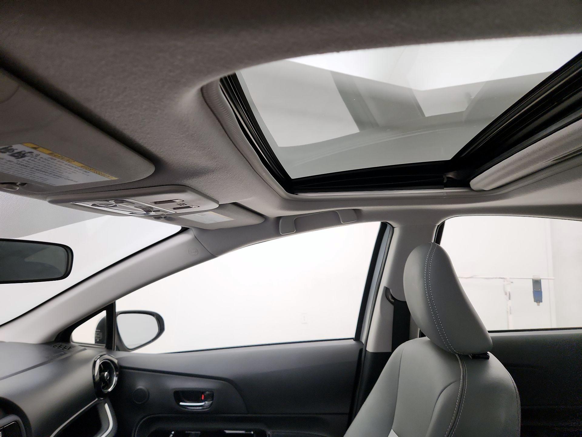Thumbnail: 2016 Toyota Prius c - 19