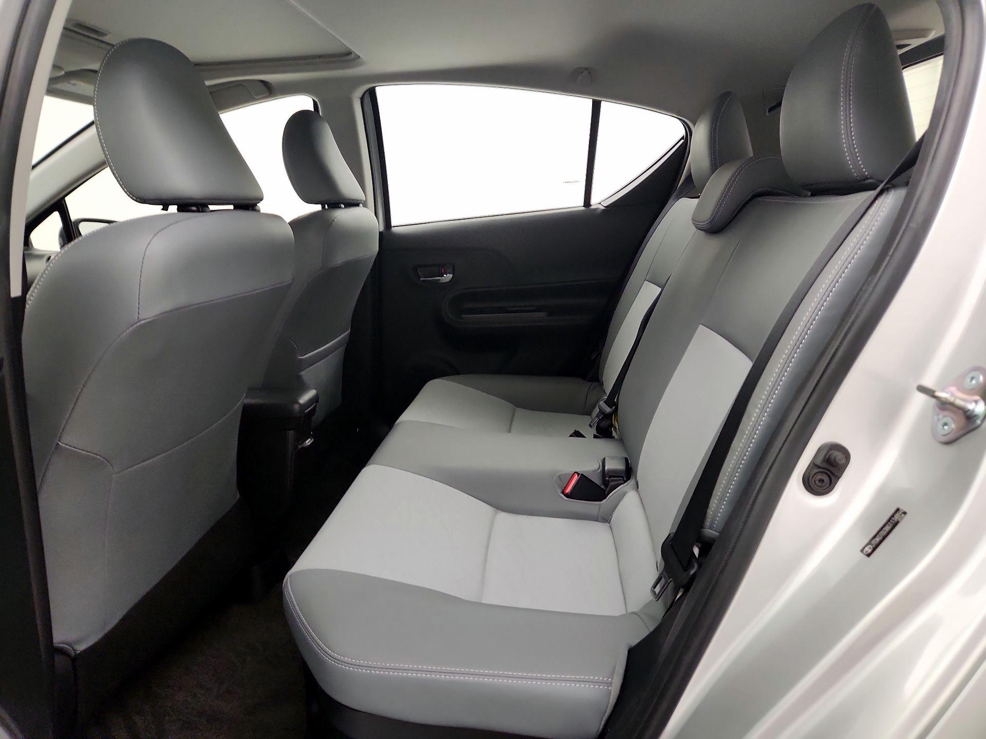 Thumbnail: 2016 Toyota Prius c - 20