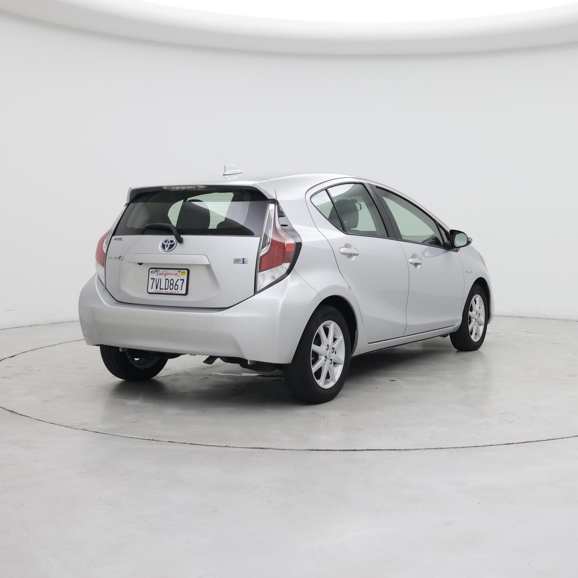 Thumbnail: 2016 Toyota Prius c - 8