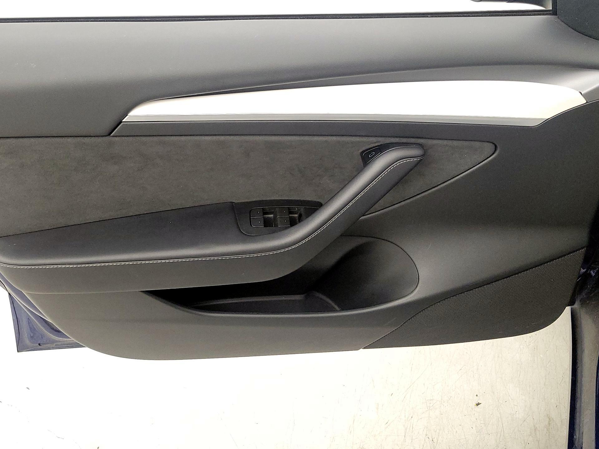 Thumbnail: 2023 Tesla Model 3 - 12
