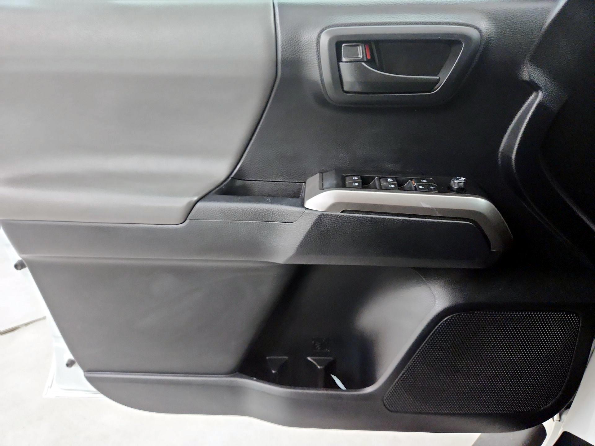 Thumbnail: 2019 Toyota Tacoma - 12