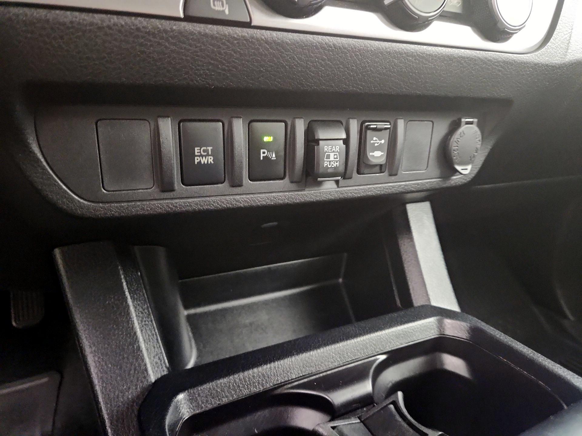 Thumbnail: 2019 Toyota Tacoma - 18