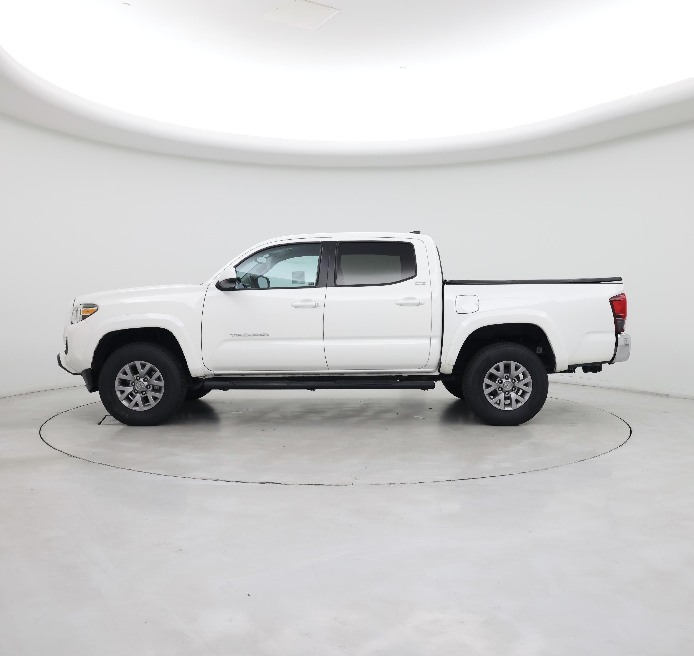 Thumbnail: 2019 Toyota Tacoma - 3
