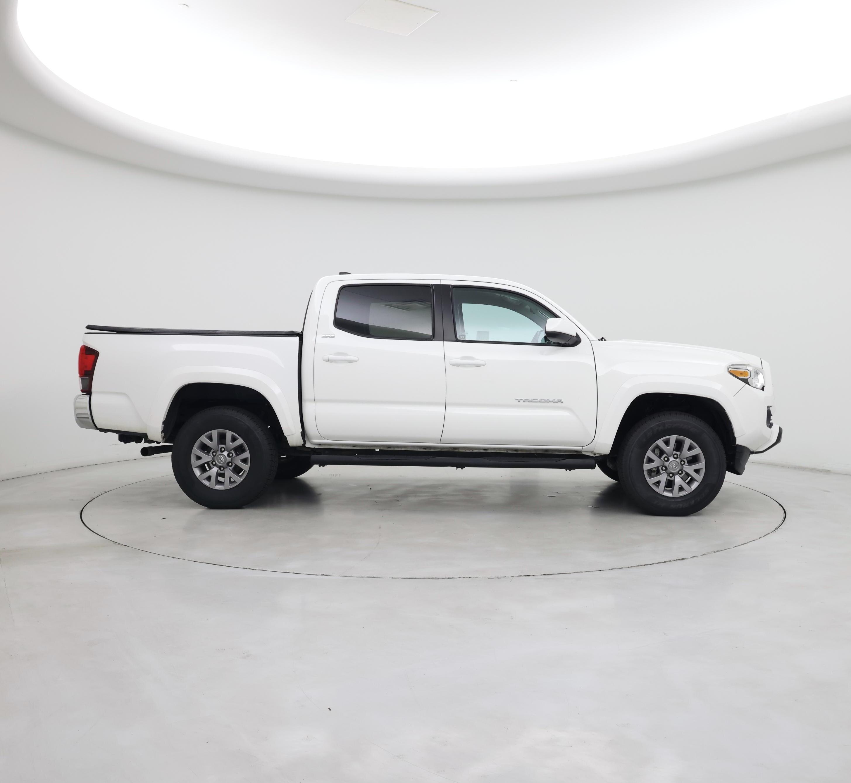 Thumbnail: 2019 Toyota Tacoma - 7