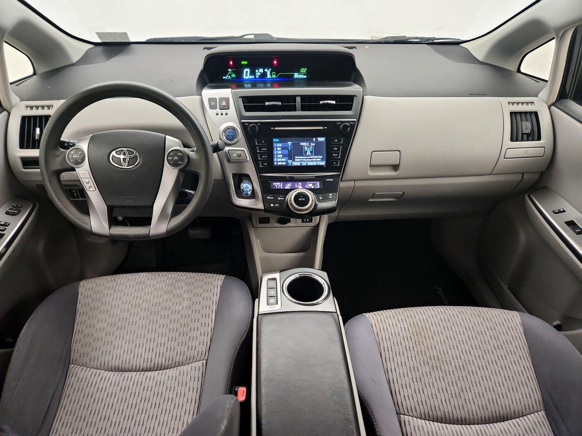 Thumbnail: 2015 Toyota Prius v - 9