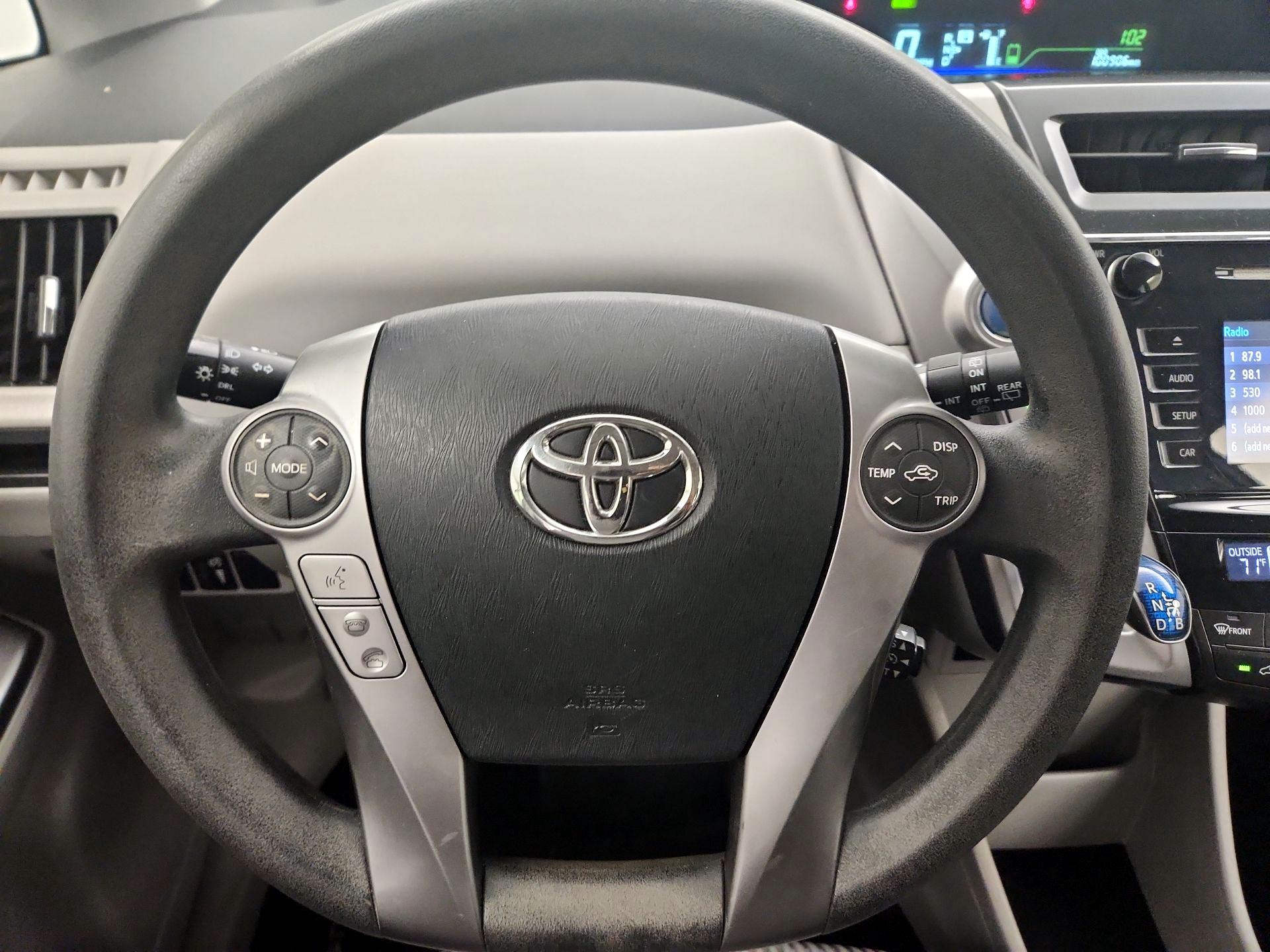 Thumbnail: 2015 Toyota Prius v - 10