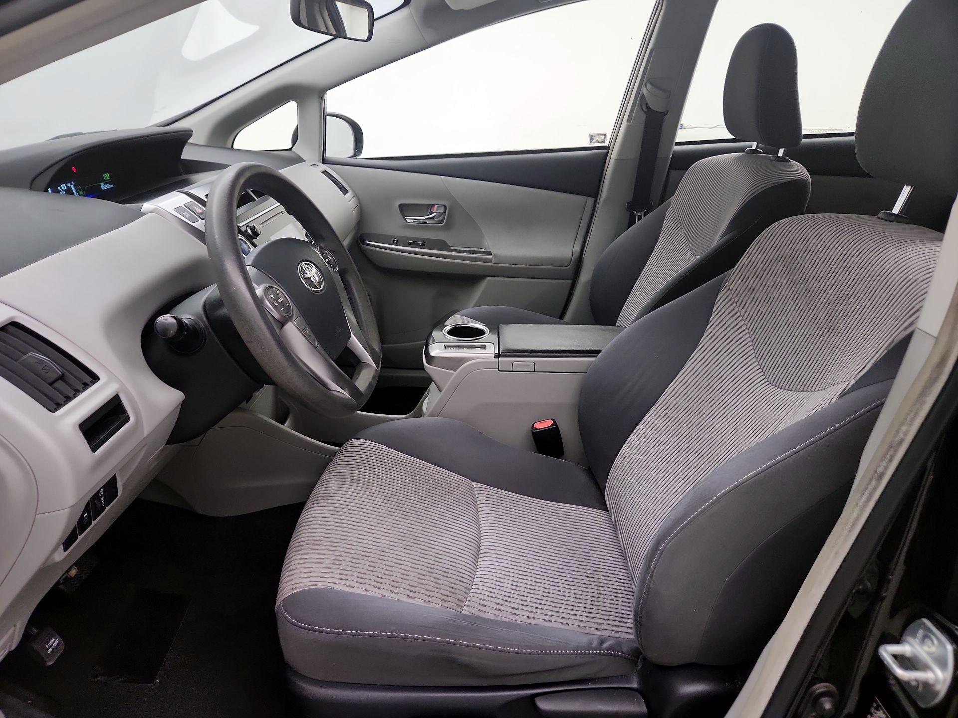 Thumbnail: 2015 Toyota Prius v - 11
