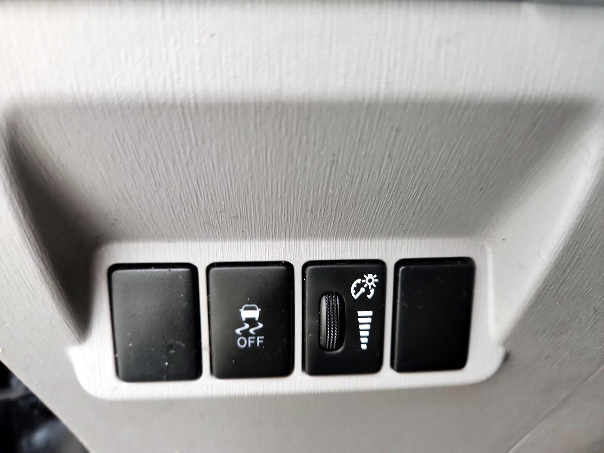 Thumbnail: 2015 Toyota Prius v - 13