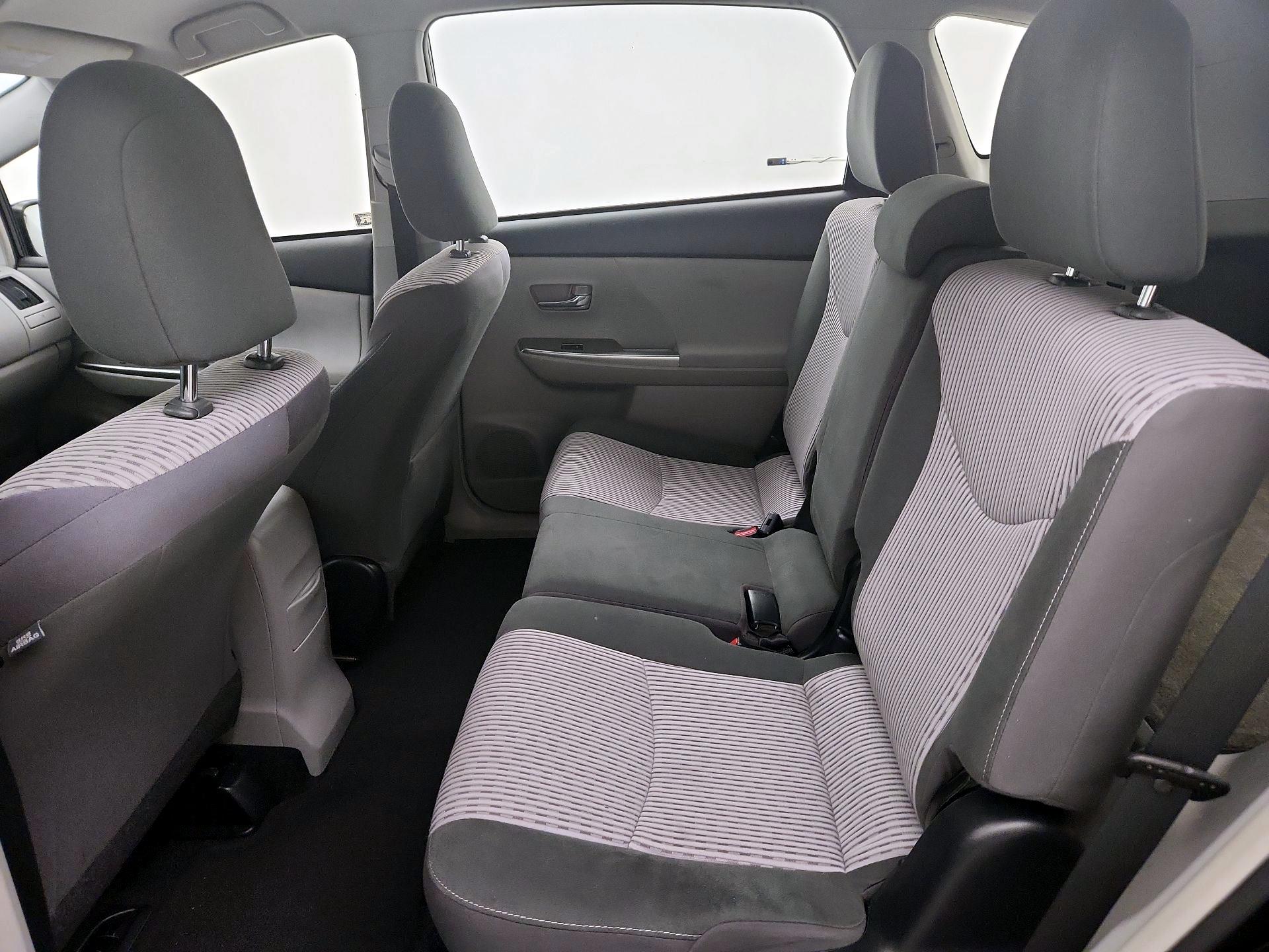 Thumbnail: 2015 Toyota Prius v - 18