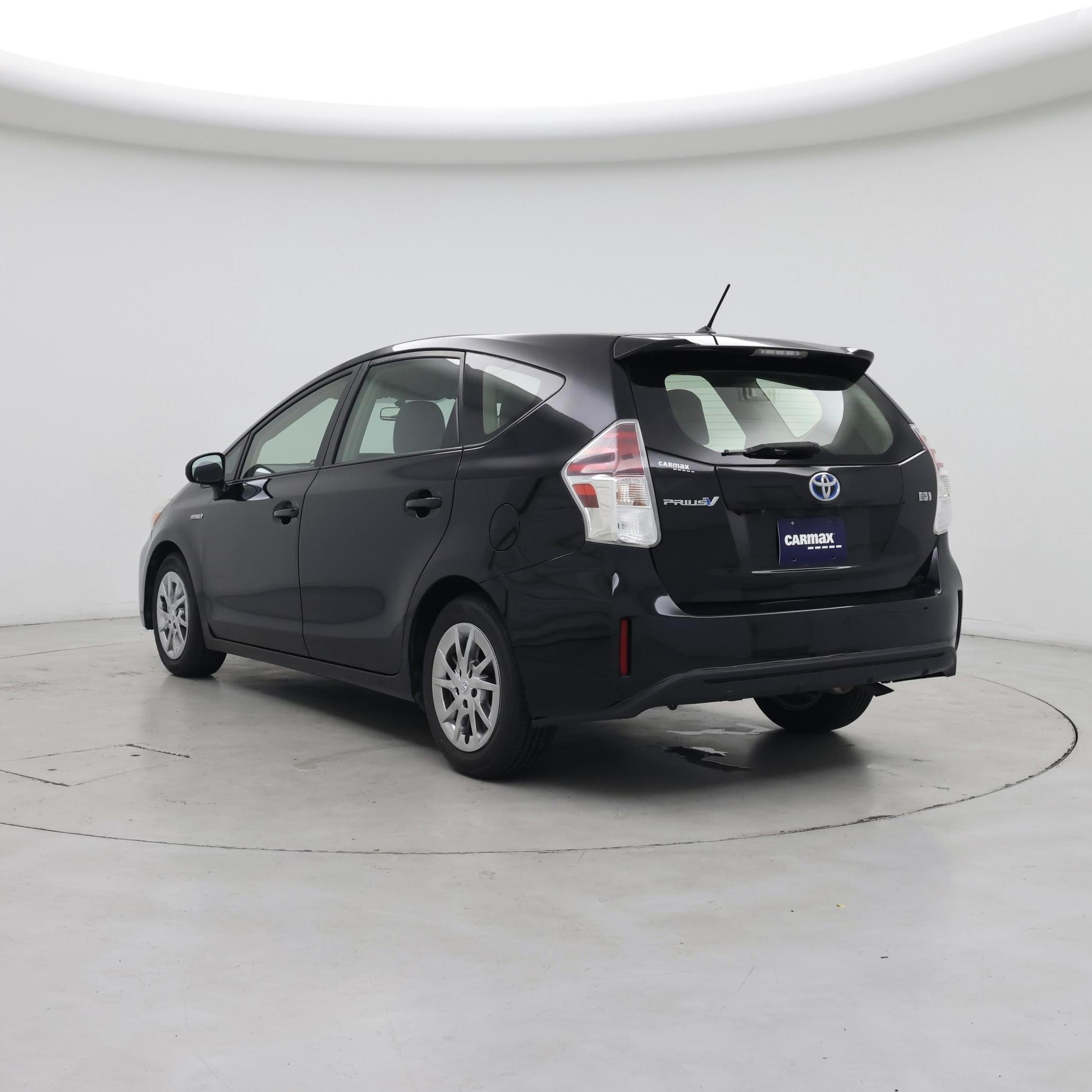 Thumbnail: 2015 Toyota Prius v - 2