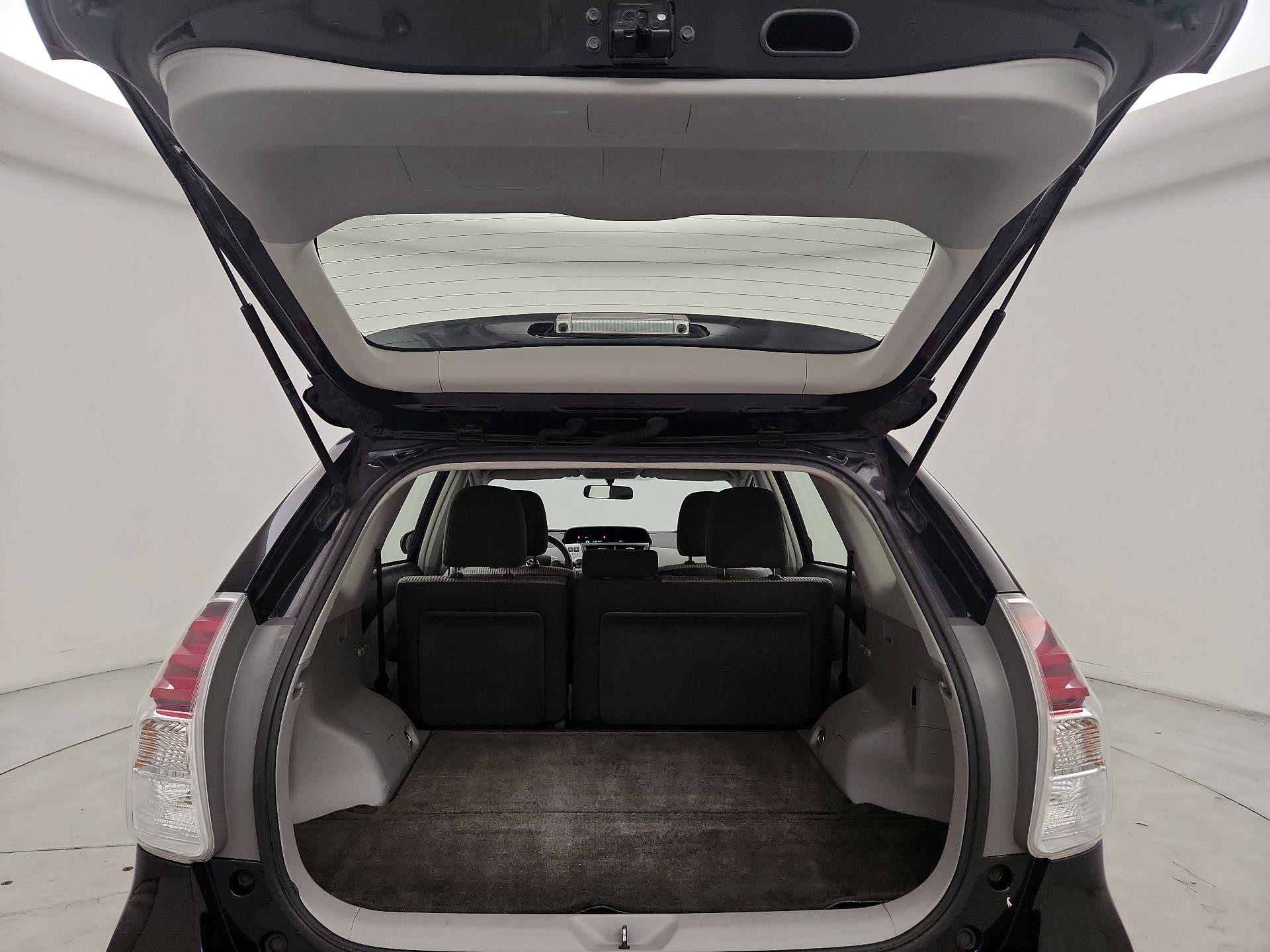 Thumbnail: 2015 Toyota Prius v - 19