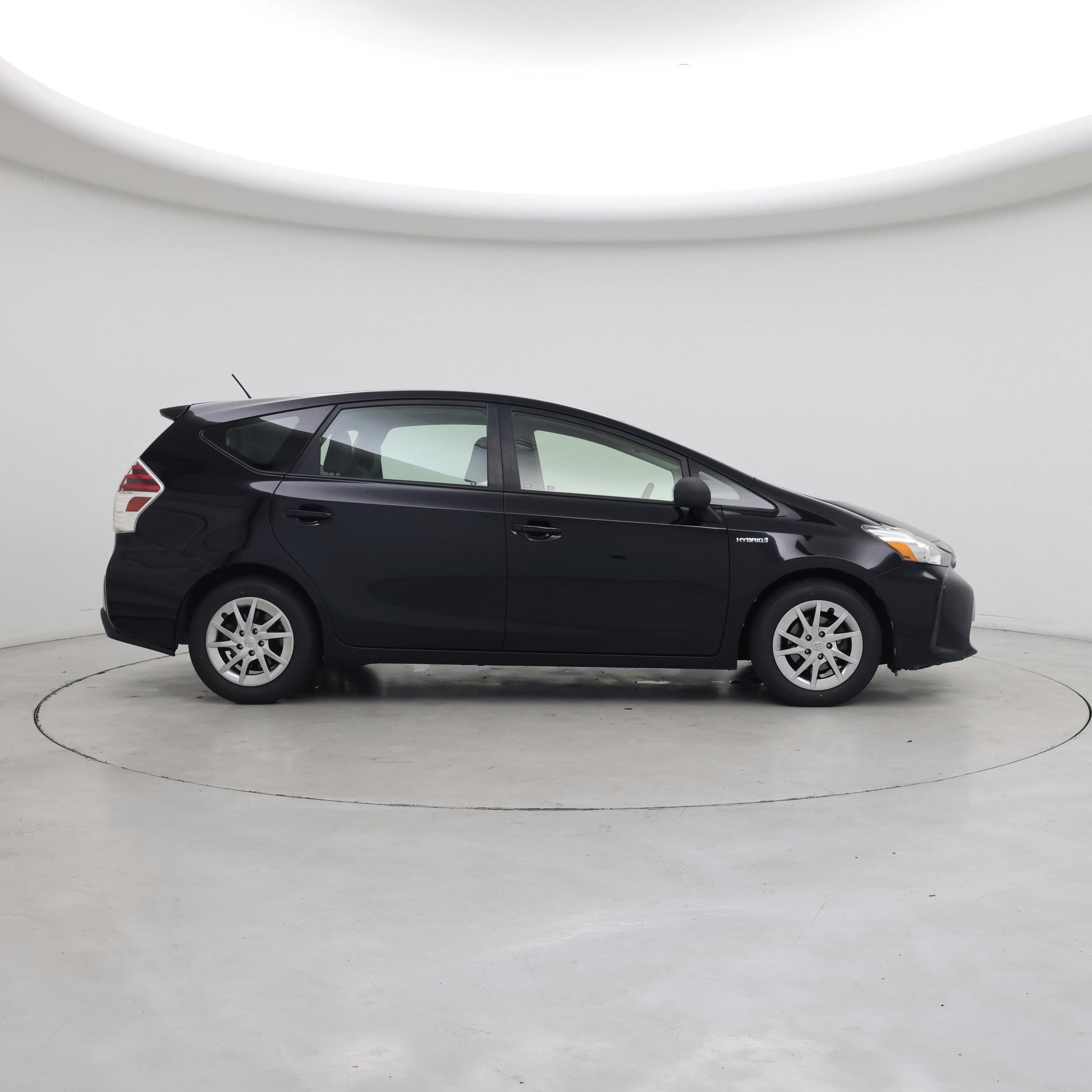 Thumbnail: 2015 Toyota Prius v - 7