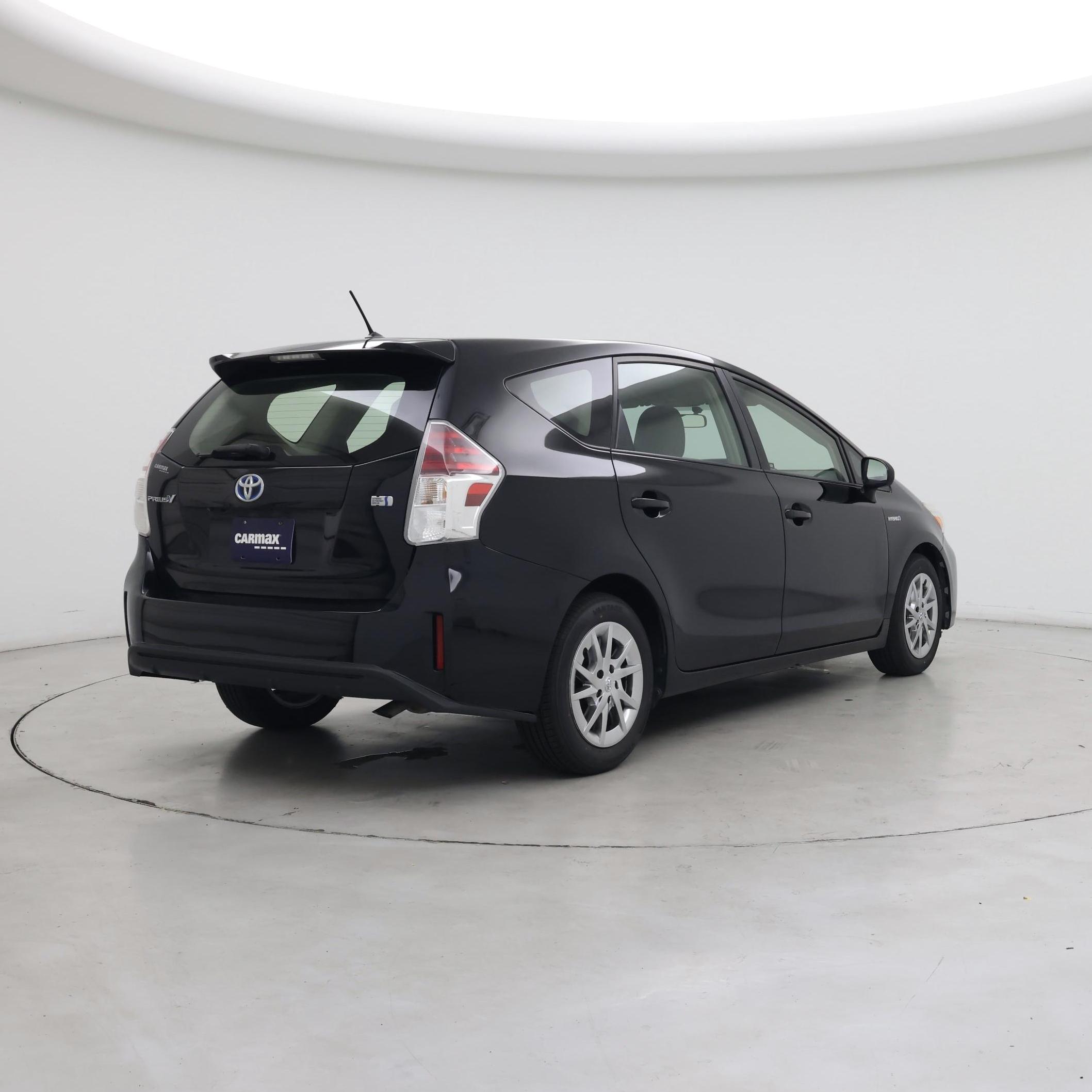 Thumbnail: 2015 Toyota Prius v - 8