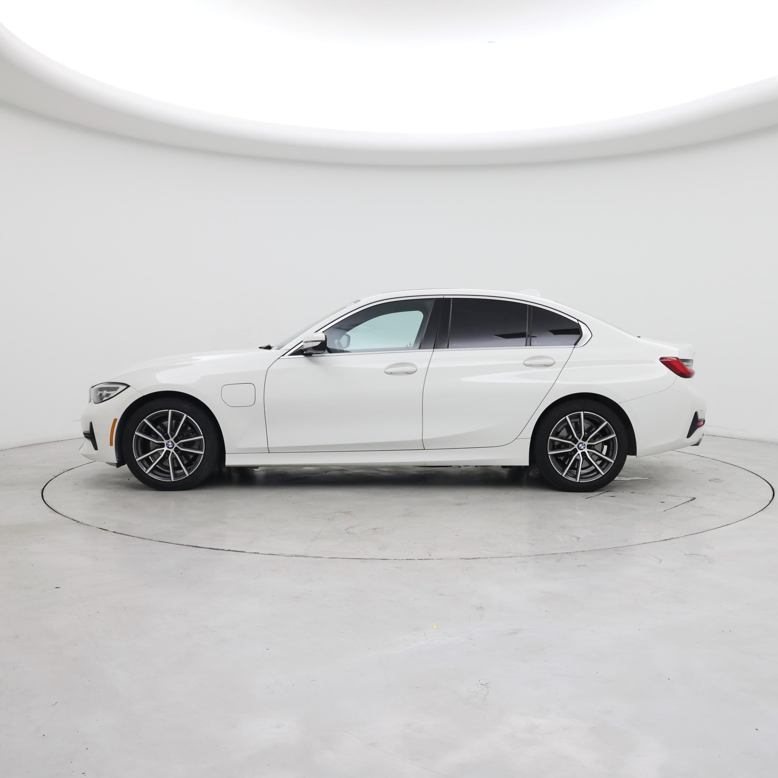 Thumbnail: 2021 BMW 3 Series - 3