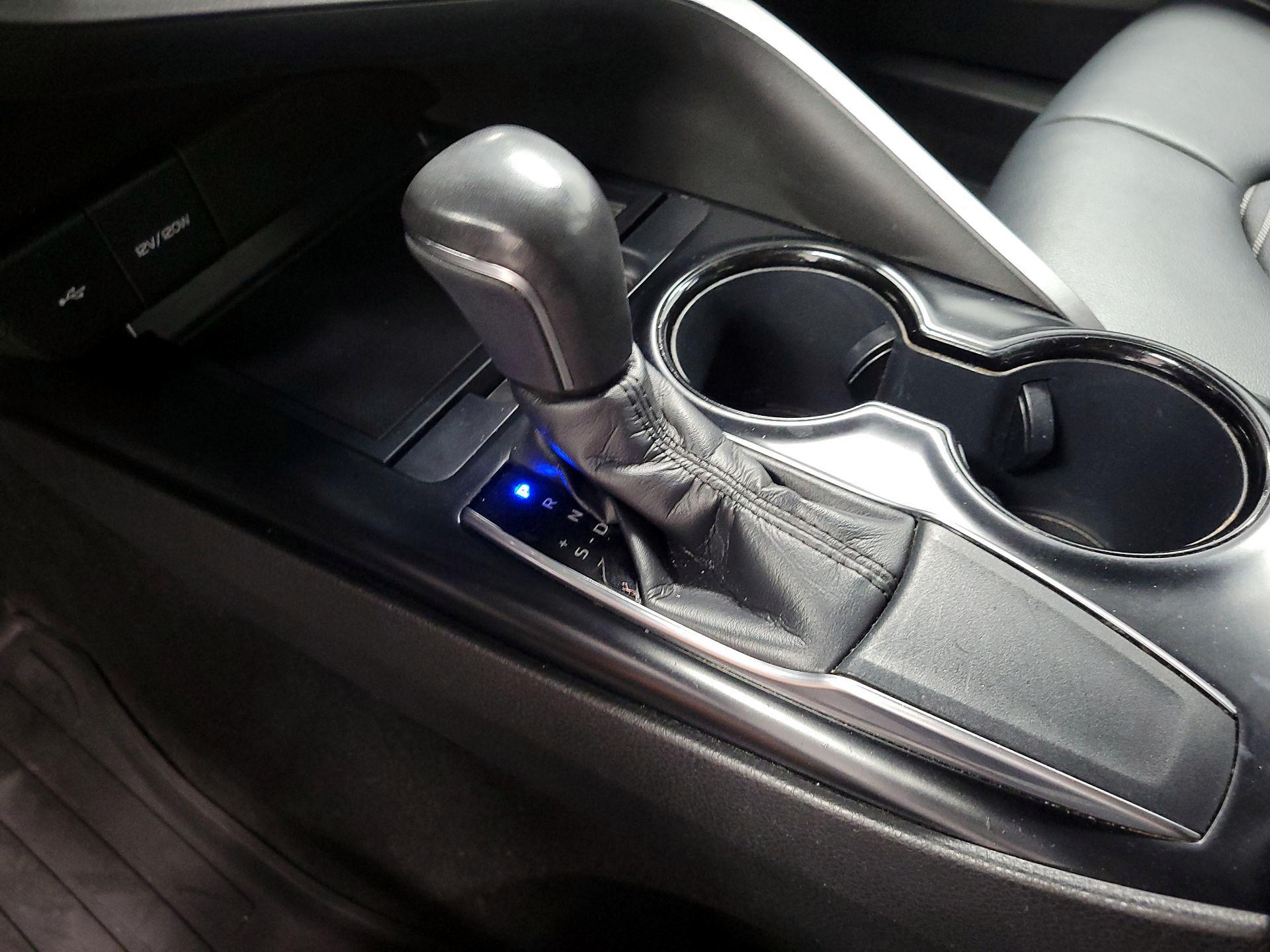 Thumbnail: 2020 Toyota Camry - 17