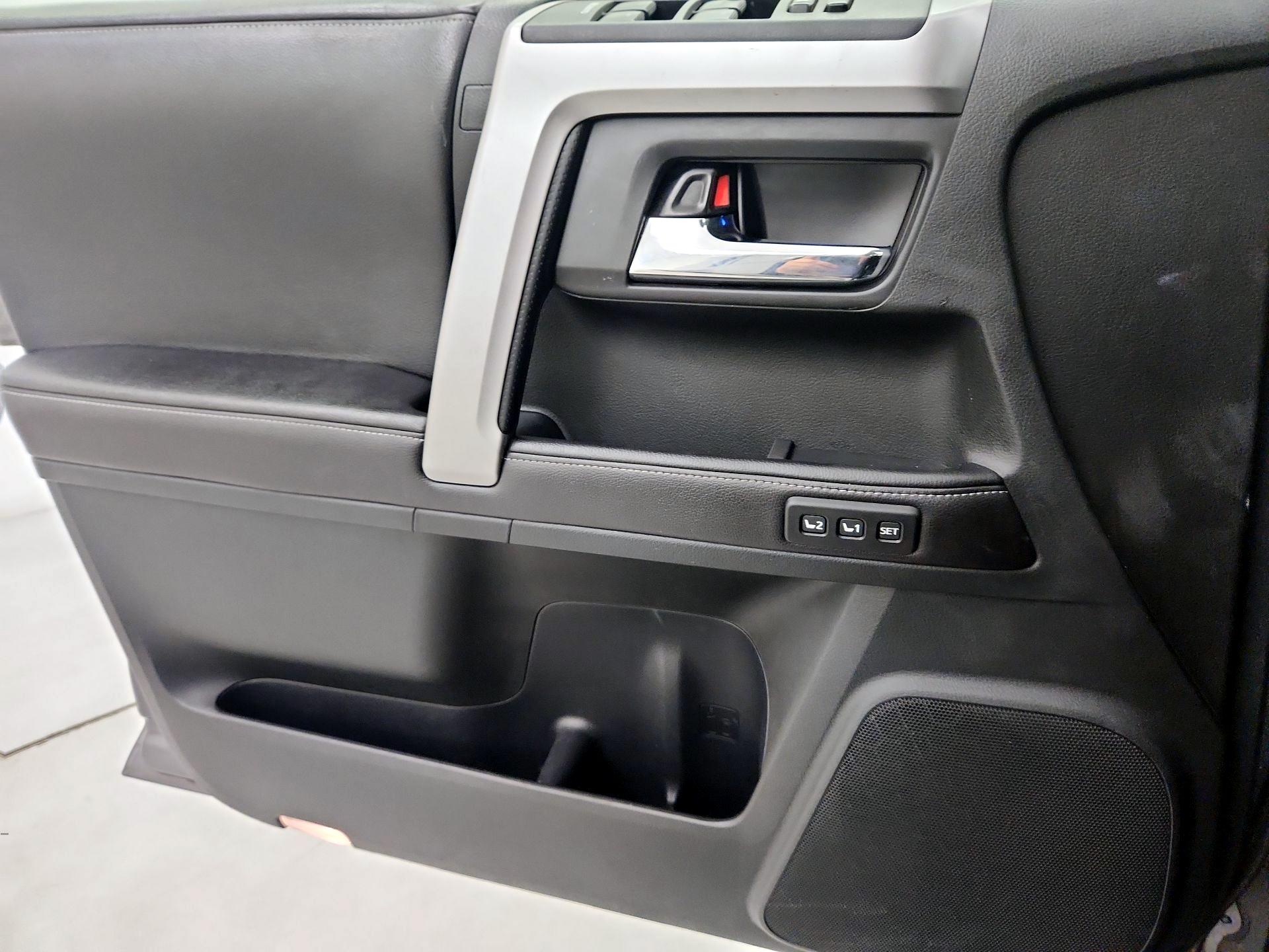 Thumbnail: 2016 Toyota 4Runner - 12