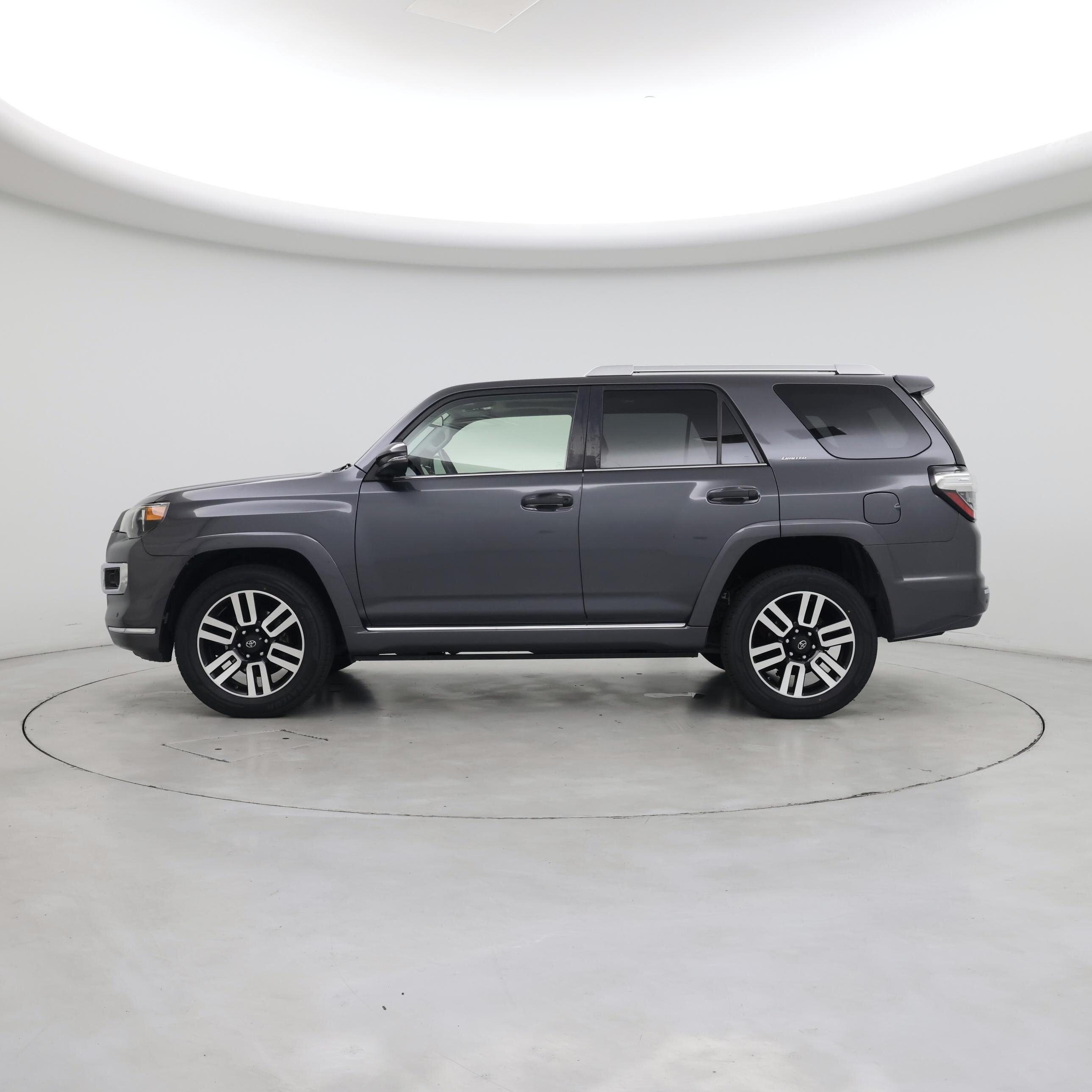 Thumbnail: 2016 Toyota 4Runner - 3