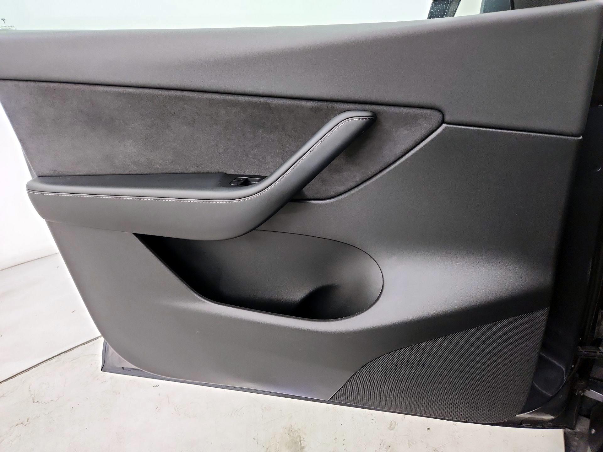 Thumbnail: 2022 Tesla Model Y - 12