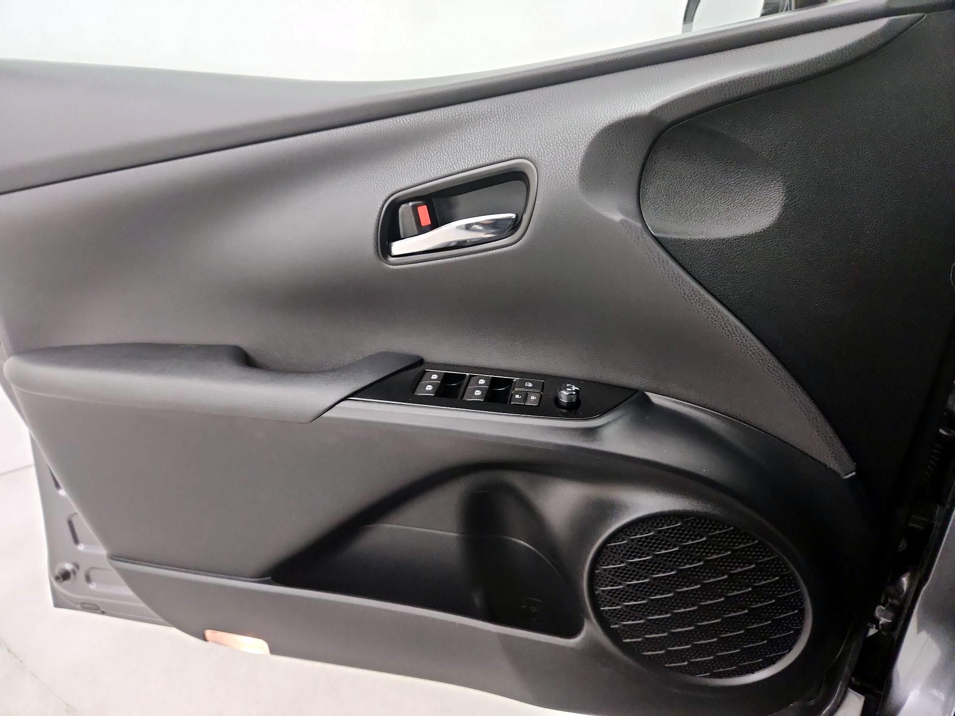 Thumbnail: 2016 Toyota Prius - 12