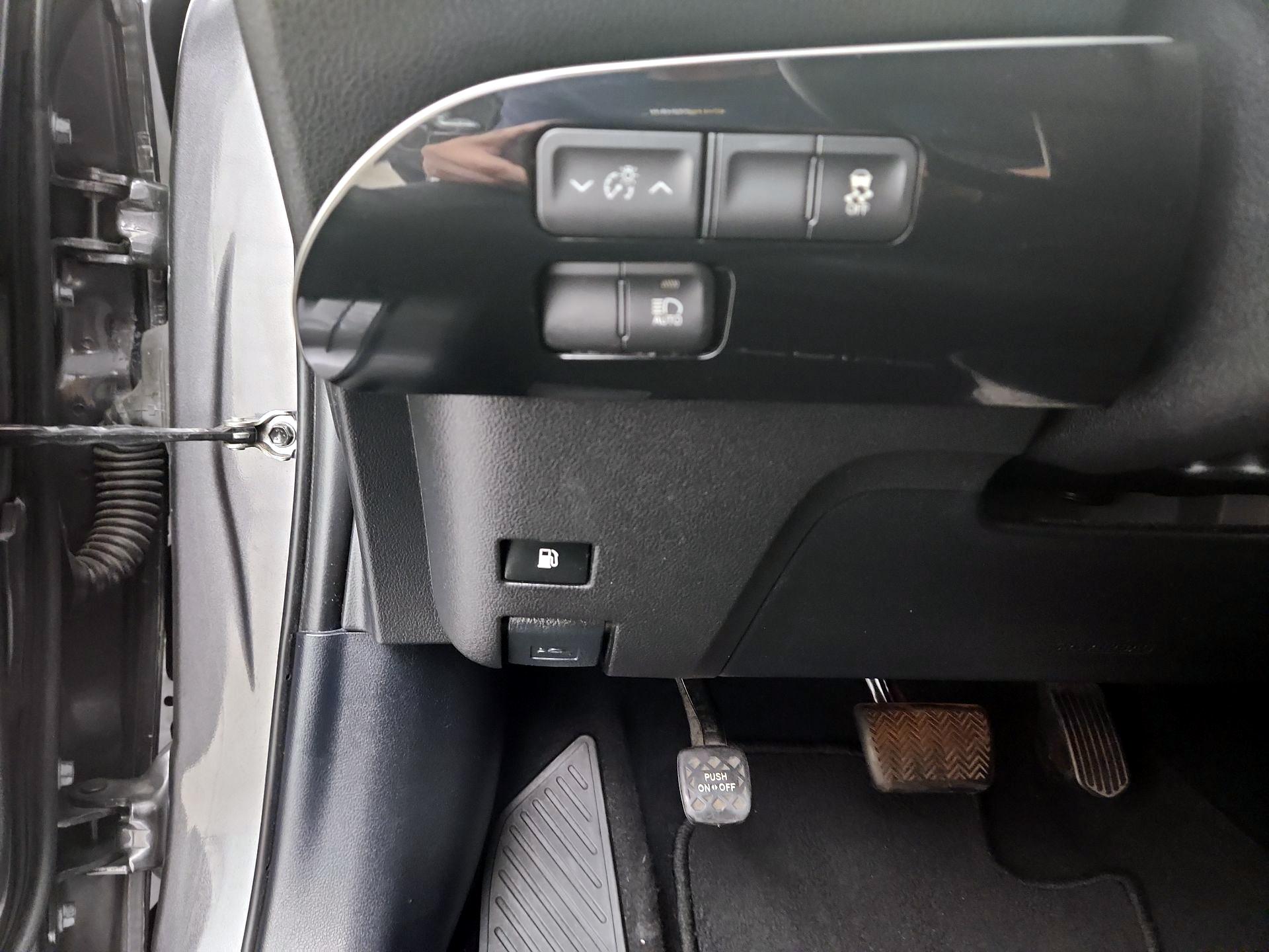 Thumbnail: 2016 Toyota Prius - 13