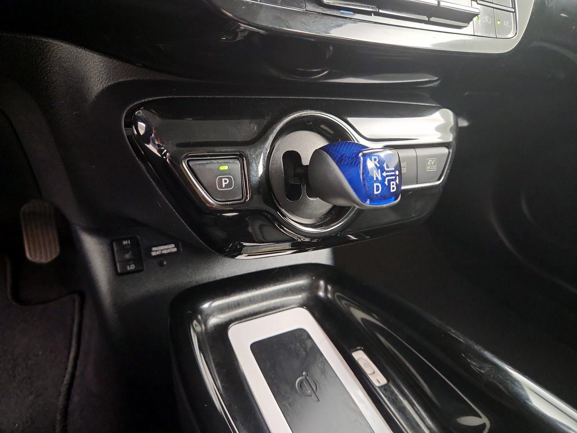 Thumbnail: 2016 Toyota Prius - 17