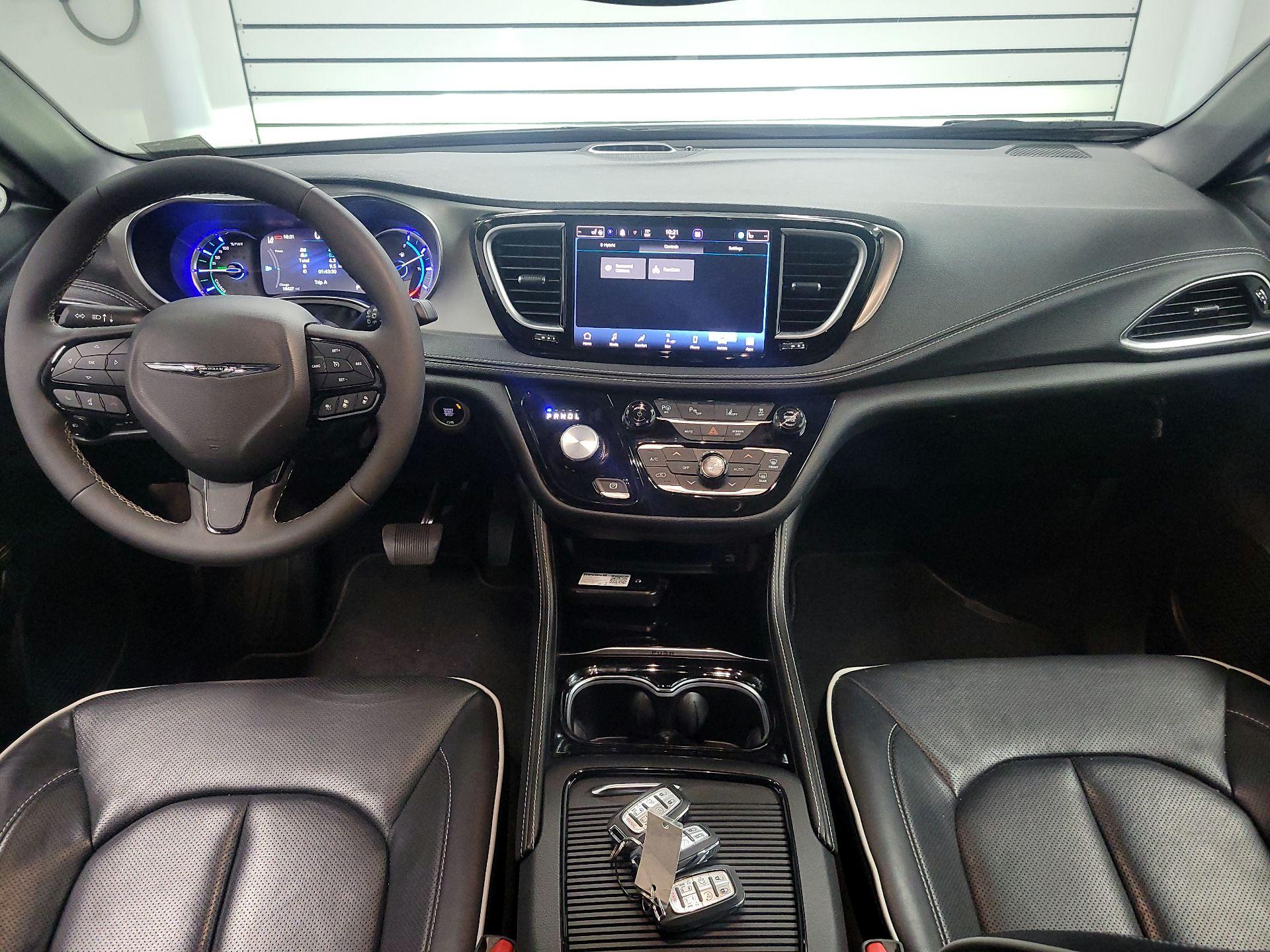 Thumbnail: 2023 Chrysler Pacifica - 9