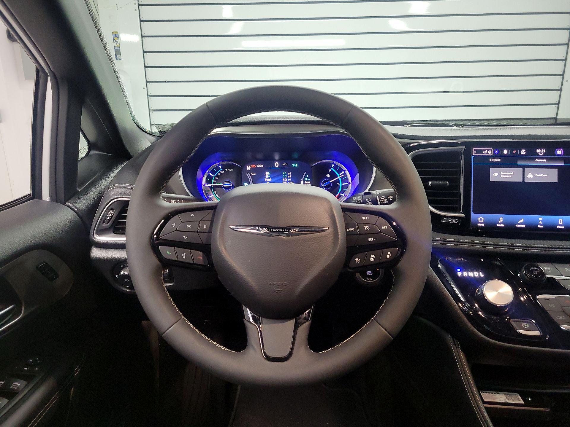 Thumbnail: 2023 Chrysler Pacifica - 10
