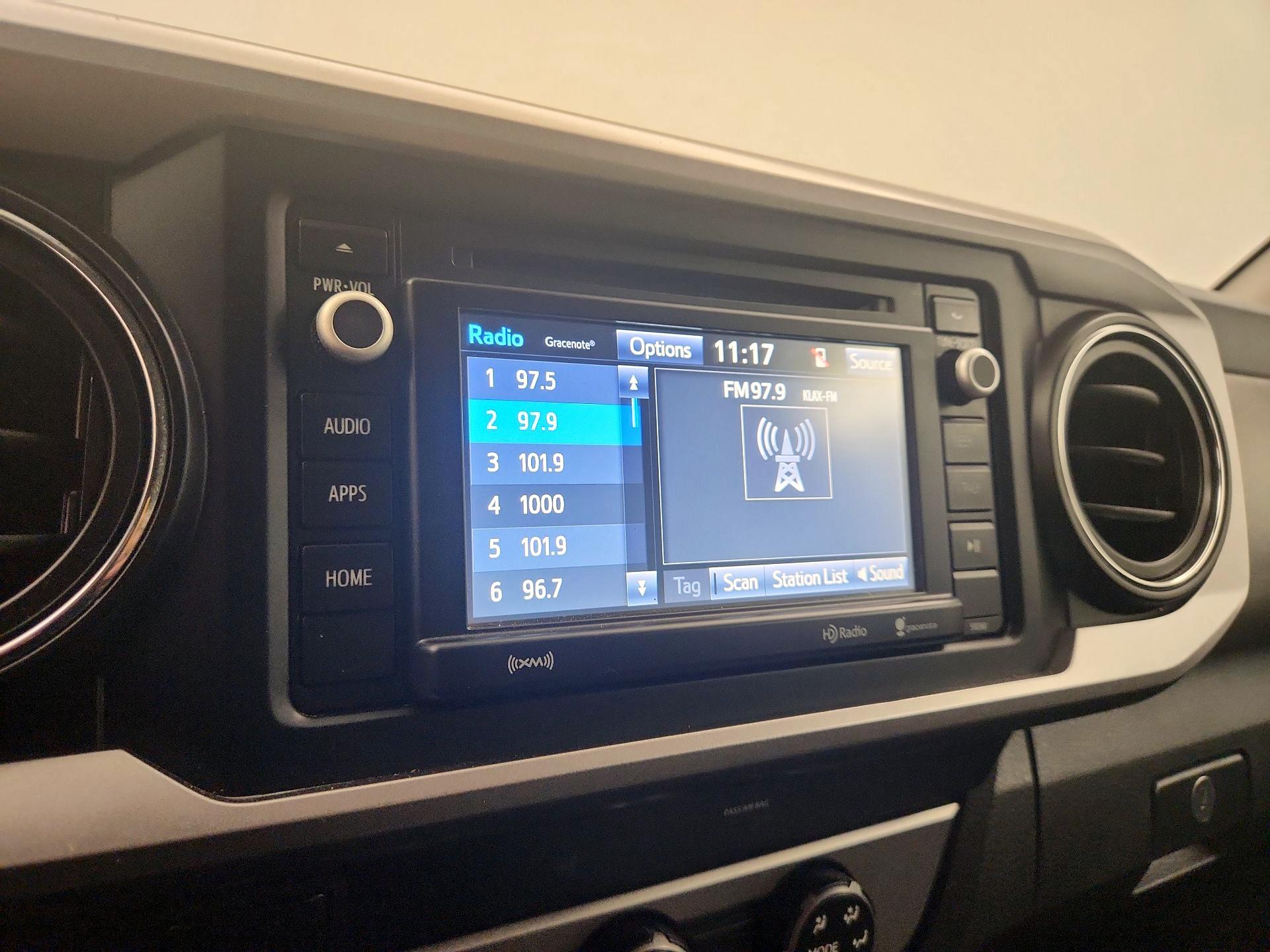Thumbnail: 2019 Toyota Tacoma - 15