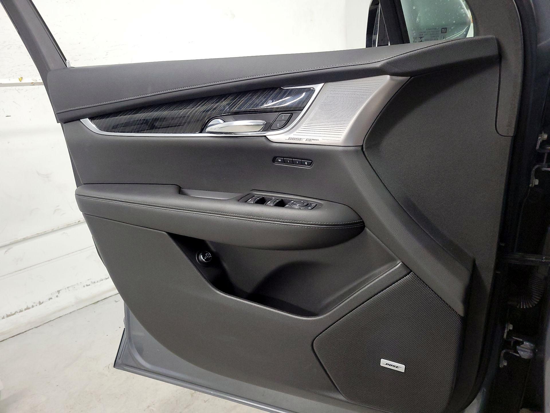 Thumbnail: 2021 Cadillac XT6 - 12