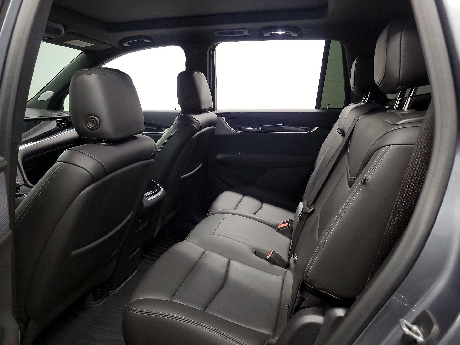 Thumbnail: 2021 Cadillac XT6 - 17