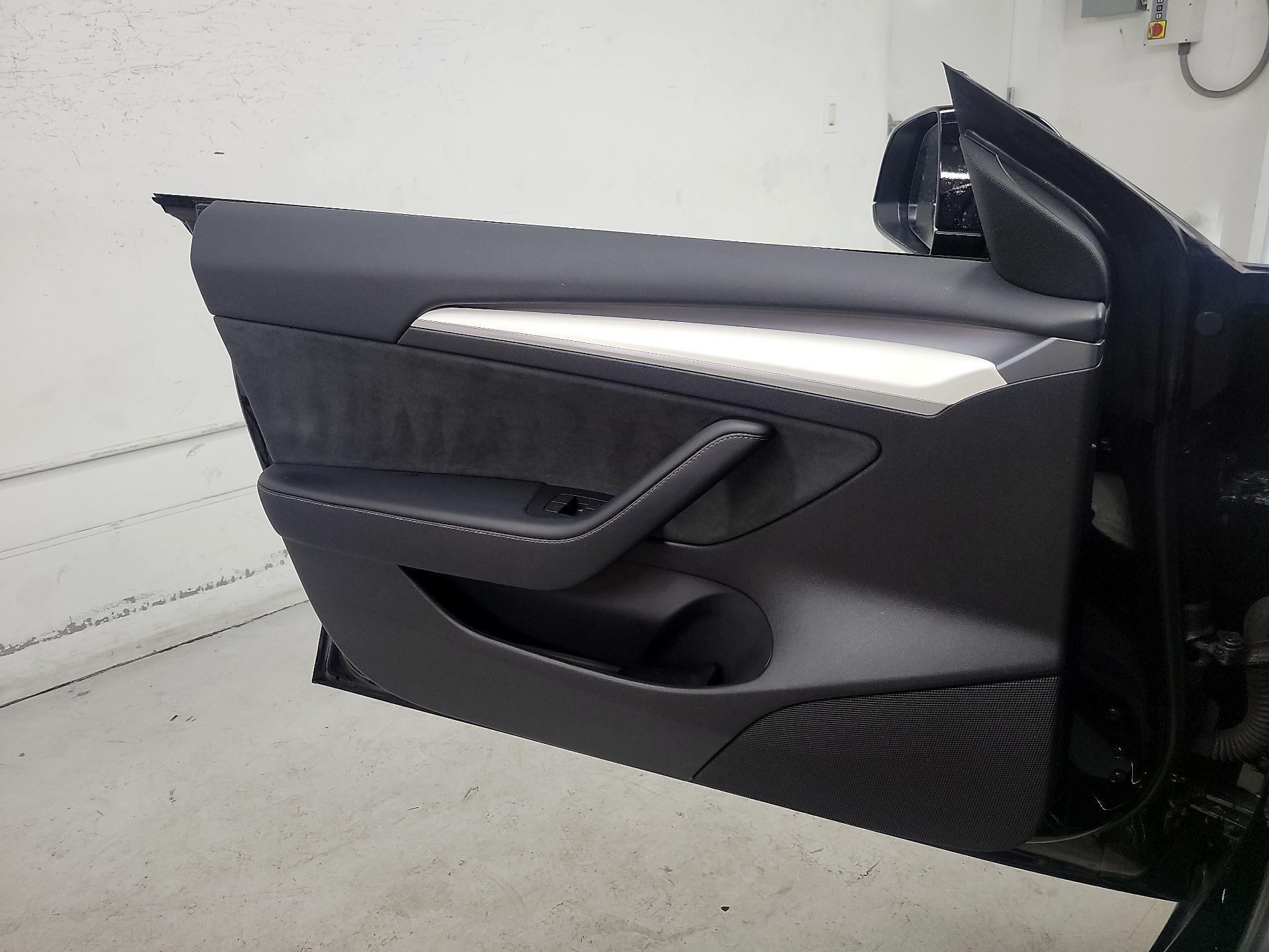 Thumbnail: 2023 Tesla Model 3 - 12