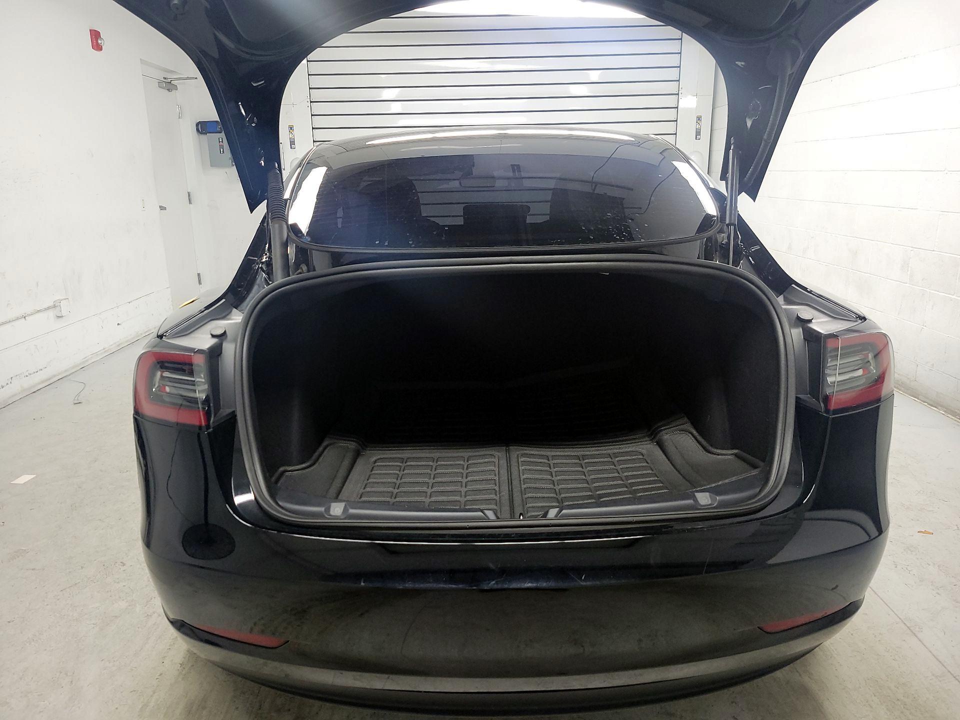 Thumbnail: 2023 Tesla Model 3 - 18