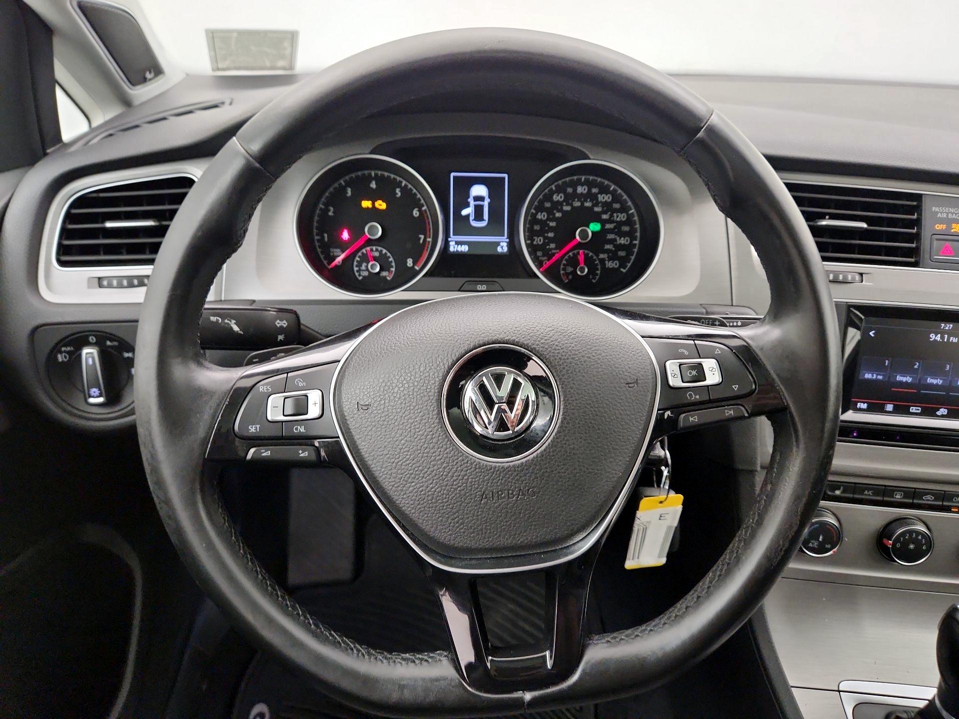 Thumbnail: 2015 Volkswagen Golf - 10